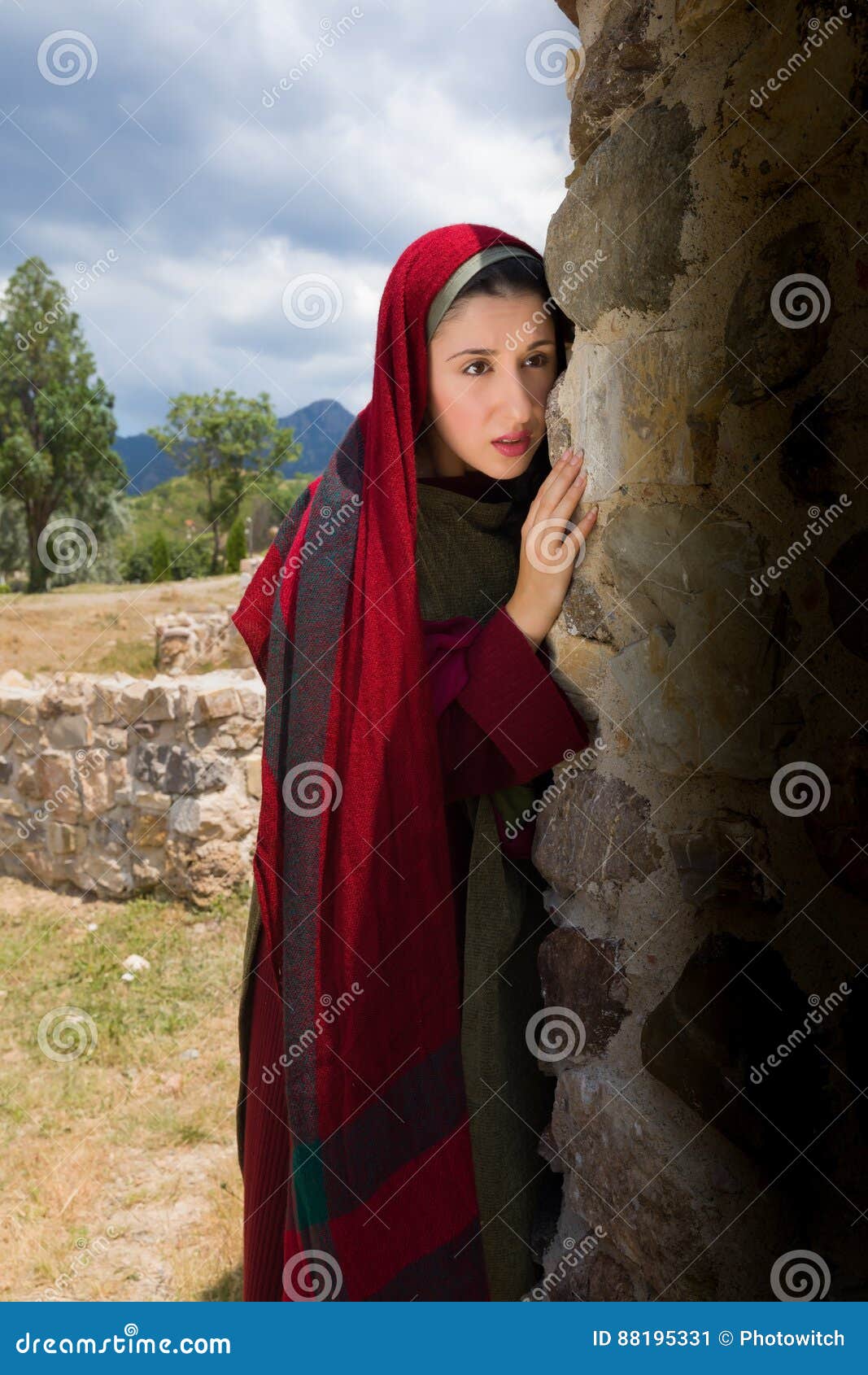 mary magdalene crying at the empty tomb