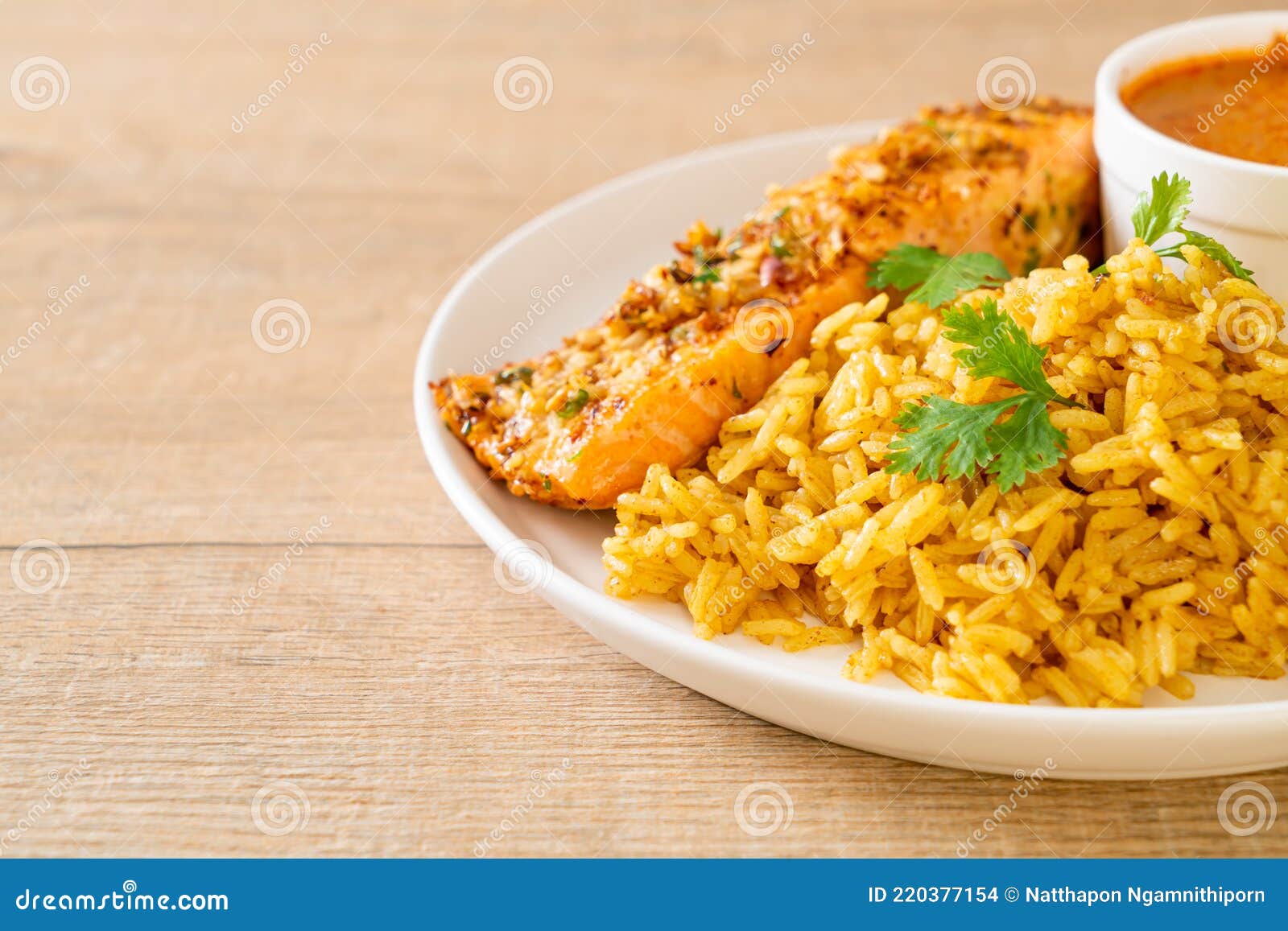 Masala Reis Mit Lachs Tandoori Stockfoto - Bild von indisch, curry ...