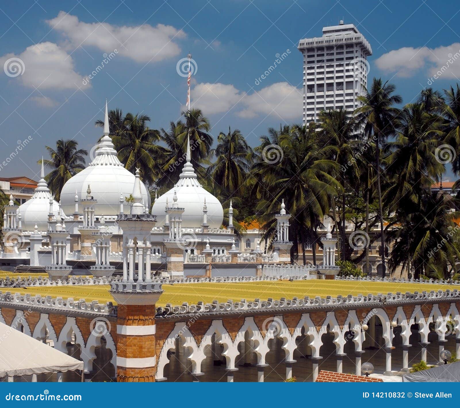 Masjid Jamek Mosque In Kuala Lumpur Stock Photo Image Of Architectural Palms 14210832