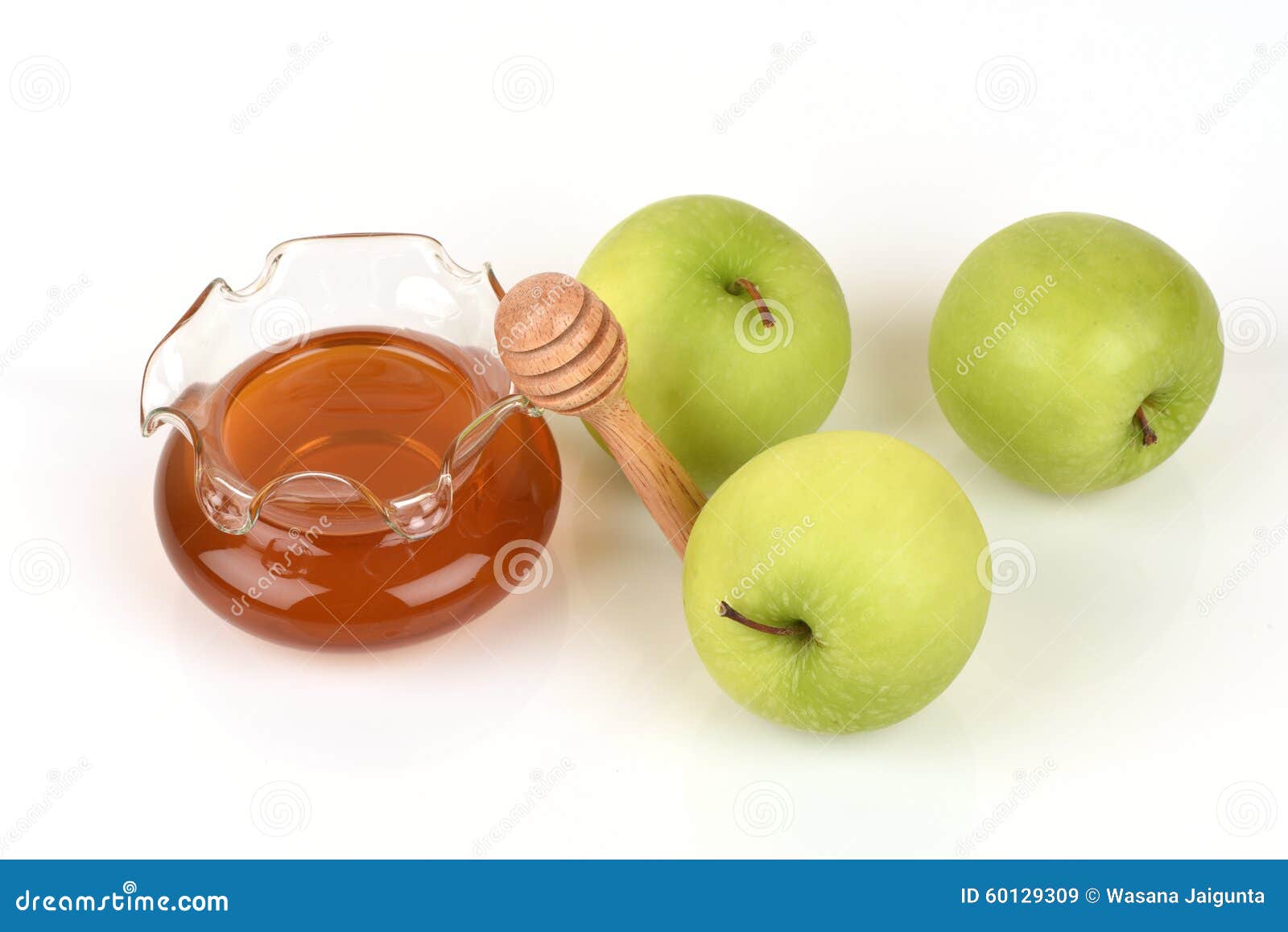 Маски из яблок. Маска из яблока для лица. Яблоко с медом для глаз. Маска для лица с яблоком и медом. Мед и зеленое яблоко для глаз.