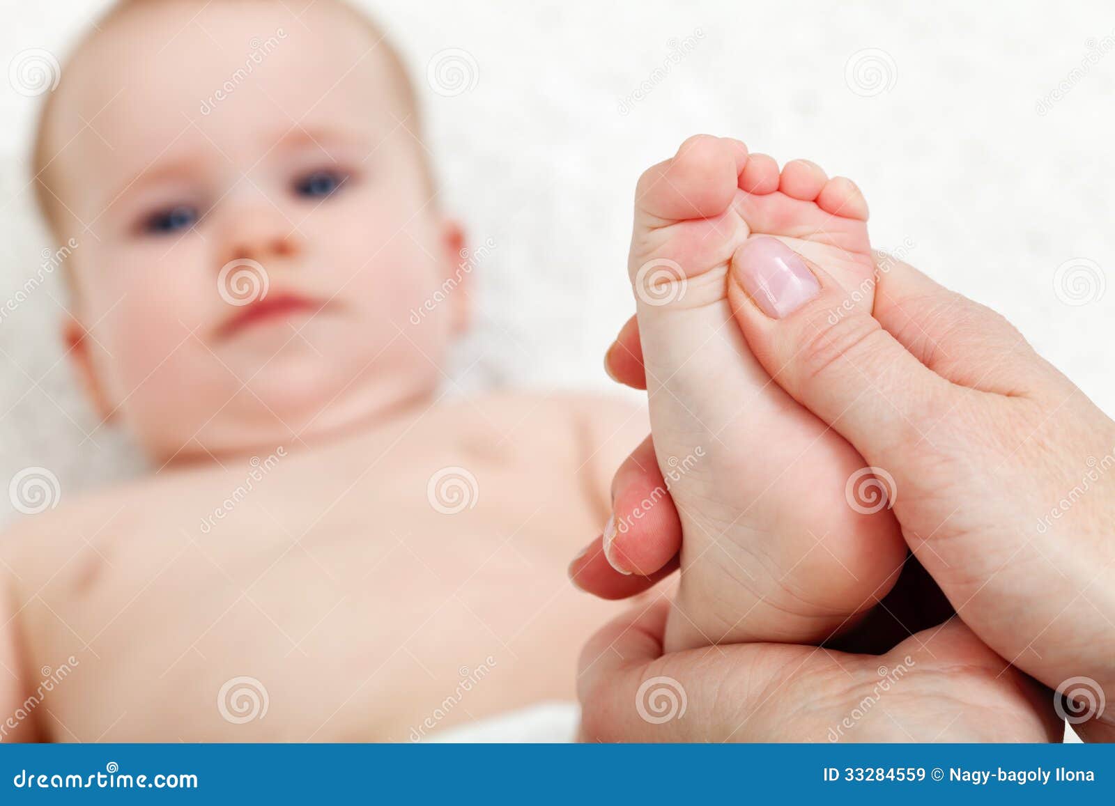 Massage De Pied De Bebe Image Stock Image Du Sante Gosse