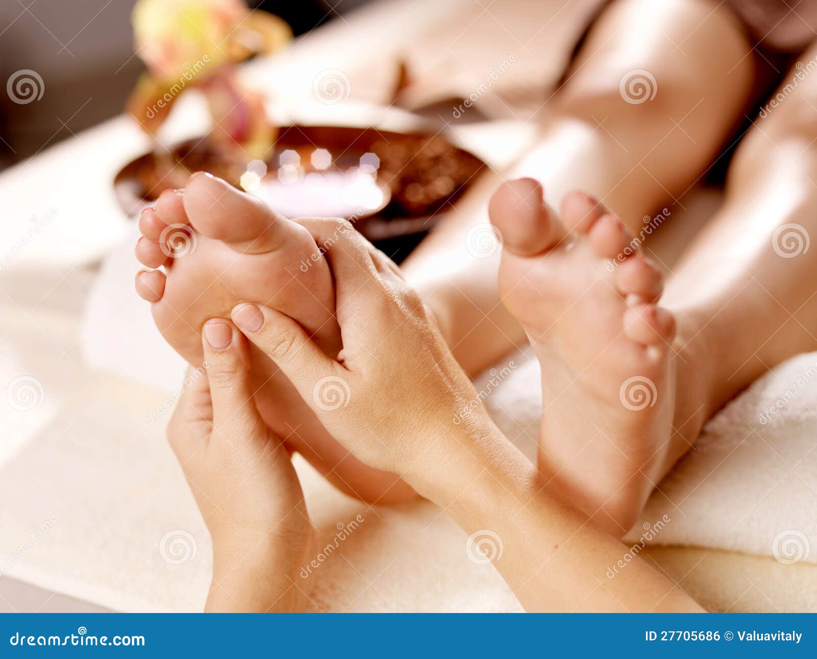 Massage Des Menschlichen Fusses Im Badekurortsalon Stockfoto Bild Von Therapie Hände 27705686