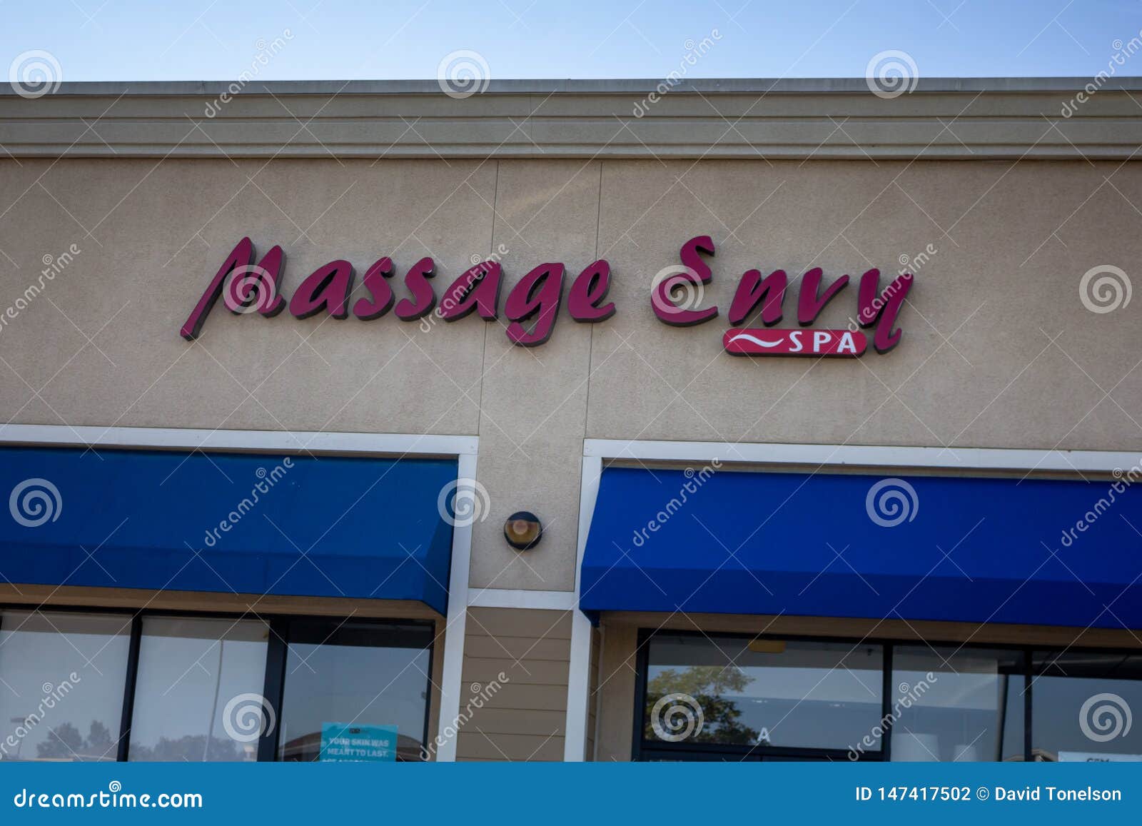 Massage Envy store sign editorial photography. Image of chain 147417502