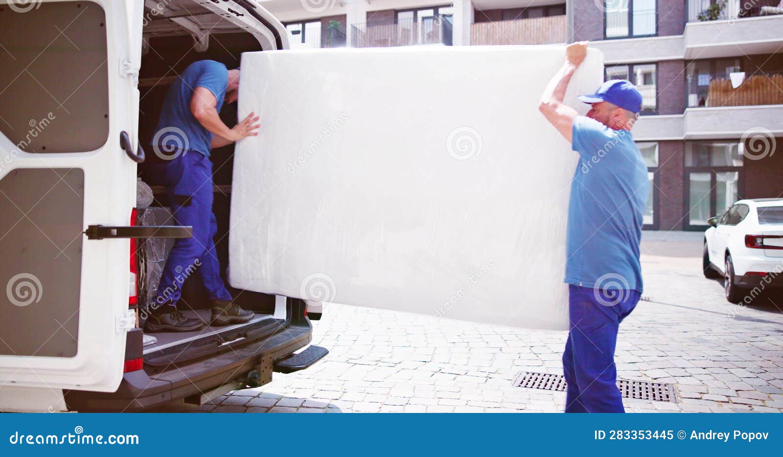 transporting mattress on top of car