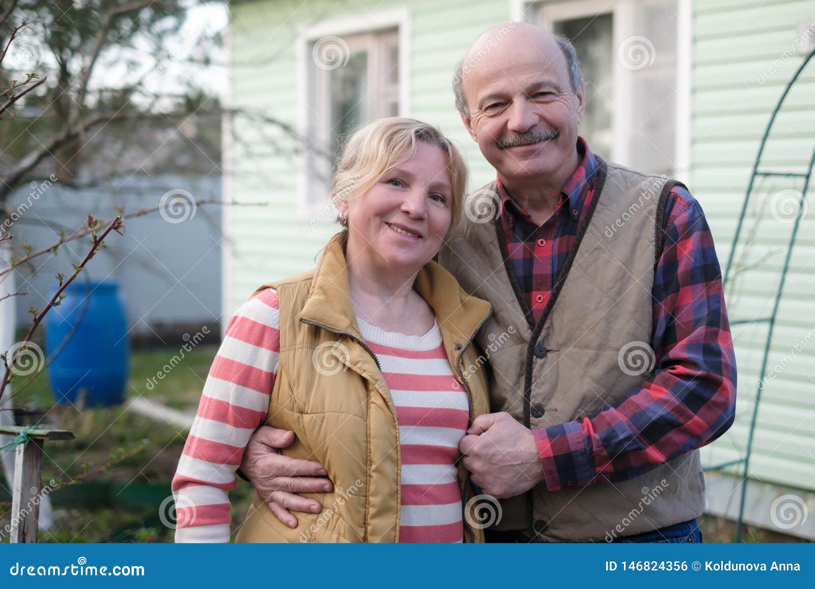 https://thumbs.dreamstime.com/z/mature-european-couple-embracing-front-house-happy-marriage-concept-146824356.jpg