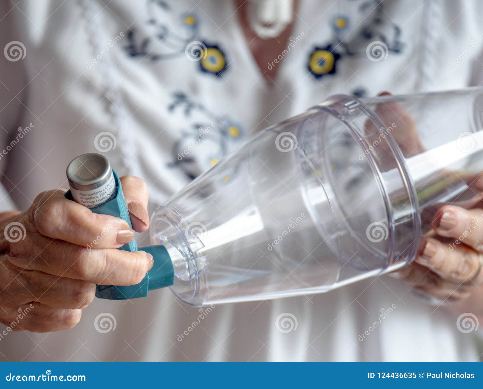 fitting asthma inhaler to a spacer device