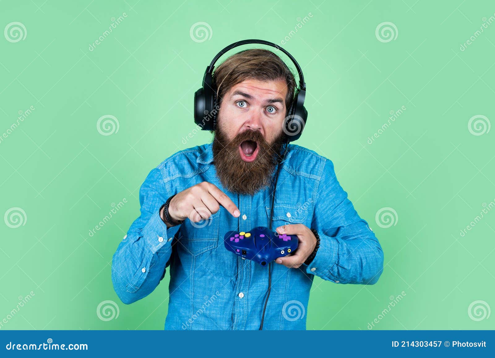 Gaming addiction. Man bearded hipster gamer headphones and keyboard. Play  computer games. Online gaming platform. Gaming modern leisure. Cyber sport  arena. Gaming PC build guide. Graphics settings Stock Photo by ©stetsik  510565044