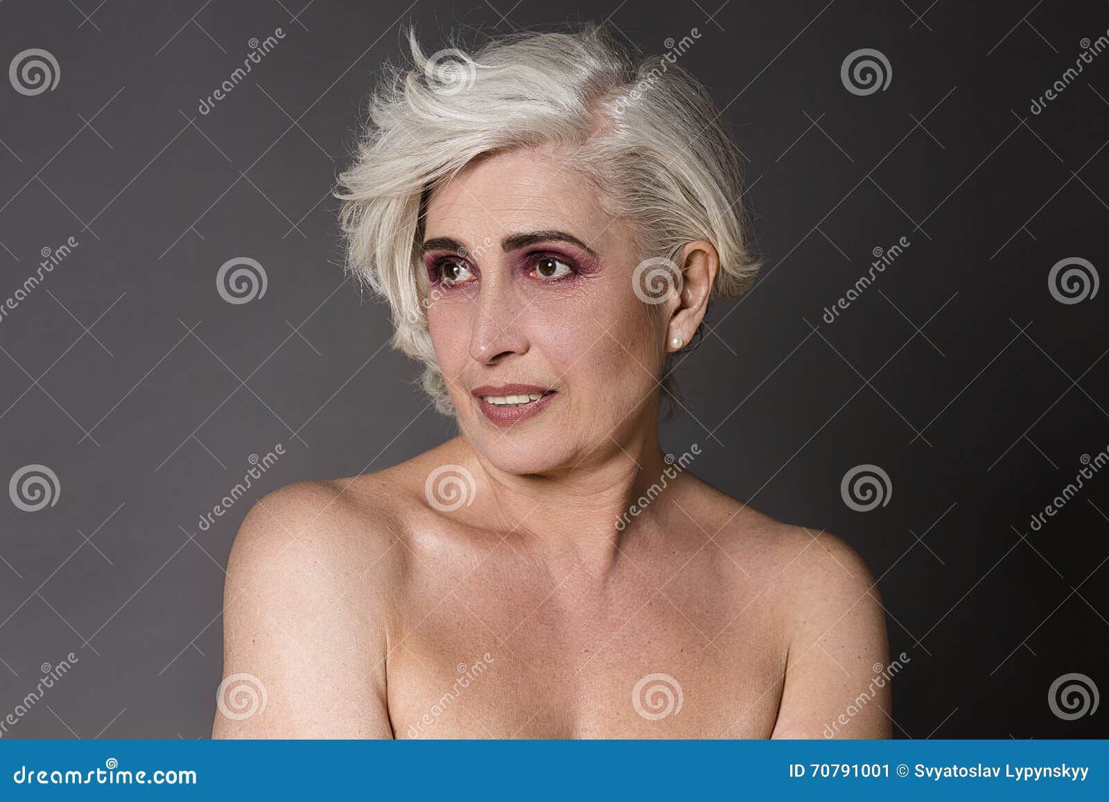 nude old amature woman