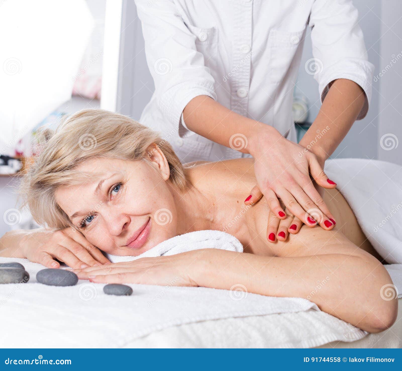 Postnummer huh reservoir Mature Woman Having Massage Stock Photo - Image of procedure, lifestyle:  91744558