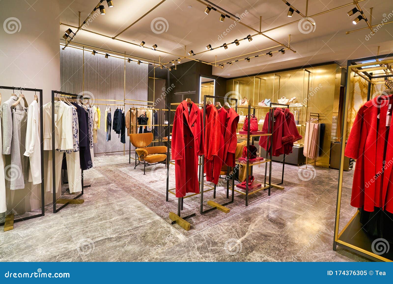 Max Mara store editorial image. Image of clothes, boutique - 174376305