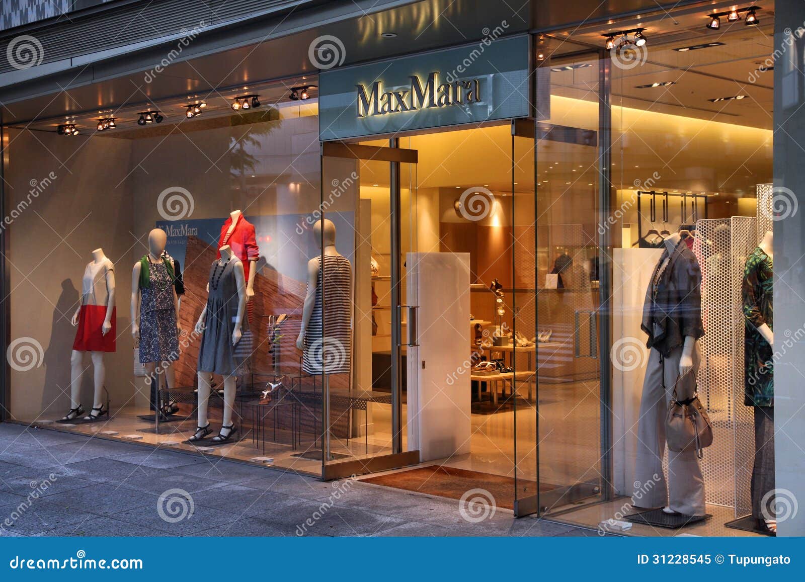 MaxMara store editorial image. Image of retailer, company - 31228545