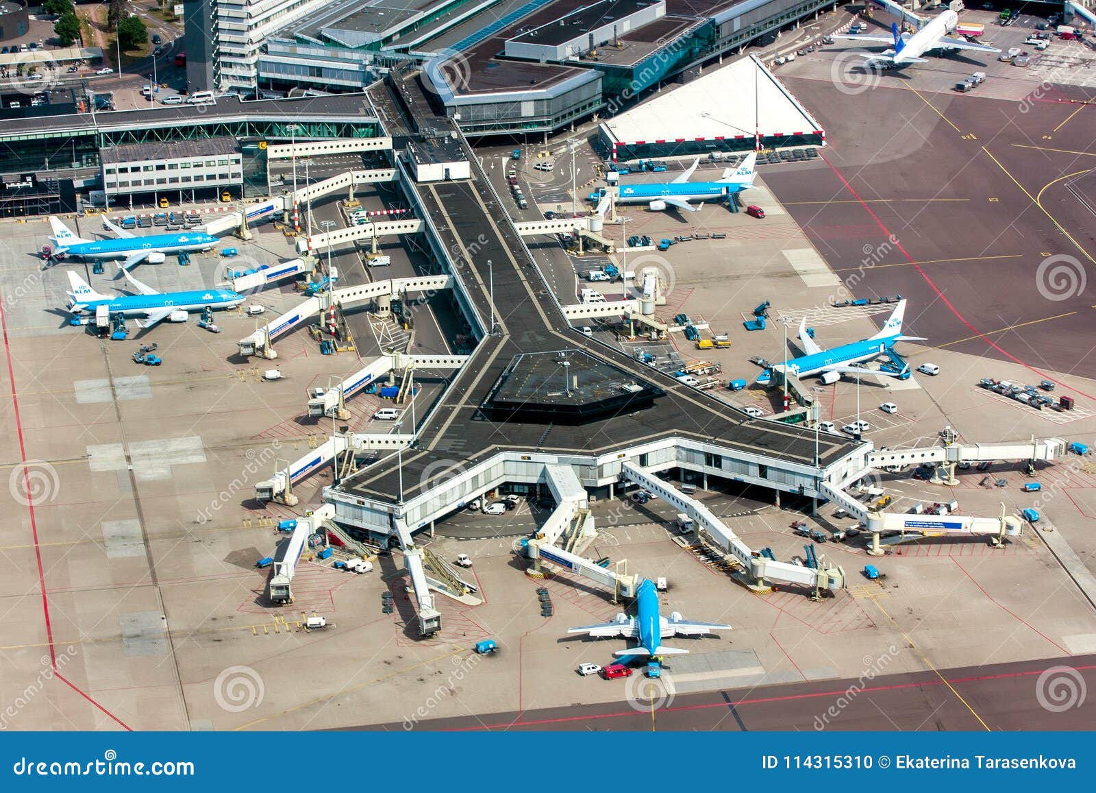 how close is the amsterdam airport to city center how close is the amsterdam airport to city center