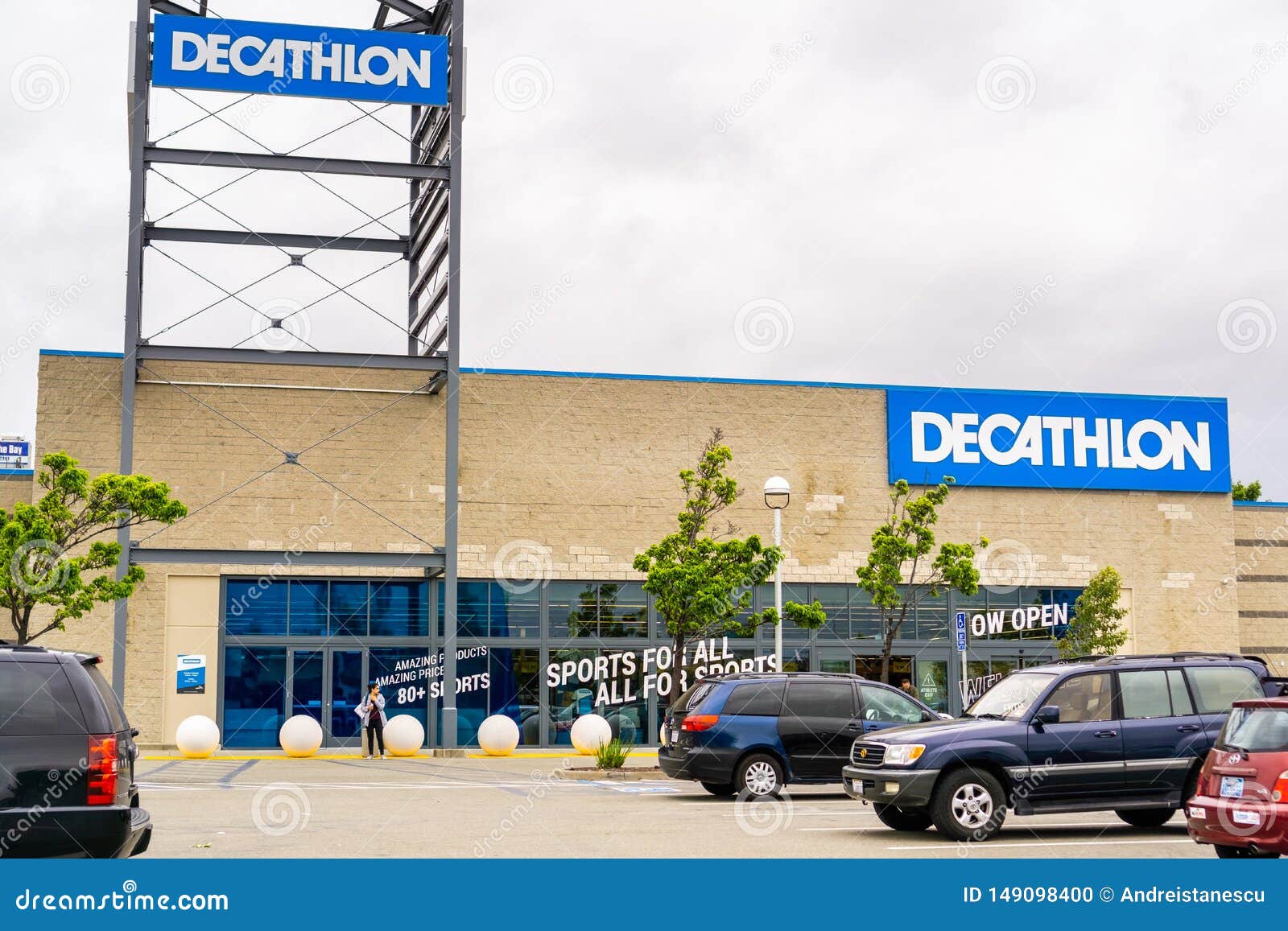 May 26, 2019 Emeryville / CA / USA - Exterior View of Decathlon Sporting  Goods Flagship Store, the First Open in the San Francisco Editorial Stock  Image - Image of international, flagship: 149098989