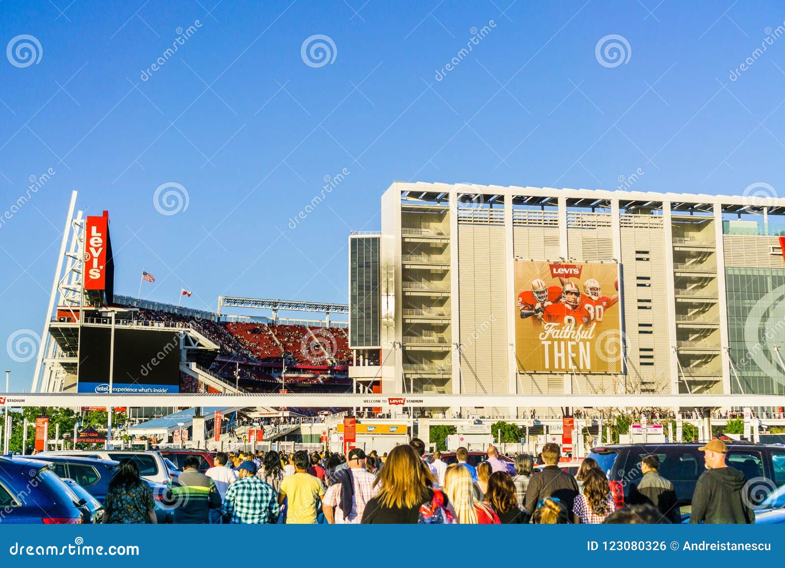 People Heading Towards the Entrance To Levi`s Stadium Editorial Photo -  Image of large, 49ers: 123080326