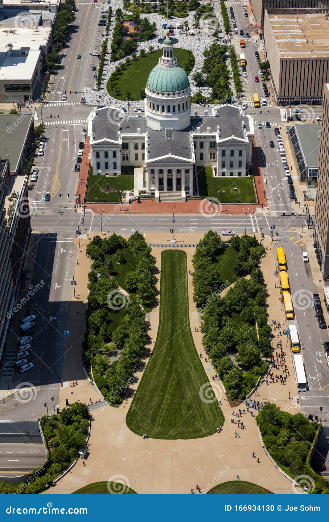 MAY 16, 2019, ST LOUIS, MO., USA - View From Gateway Arch Of Old St. Louis Courthouse, Gateway ...