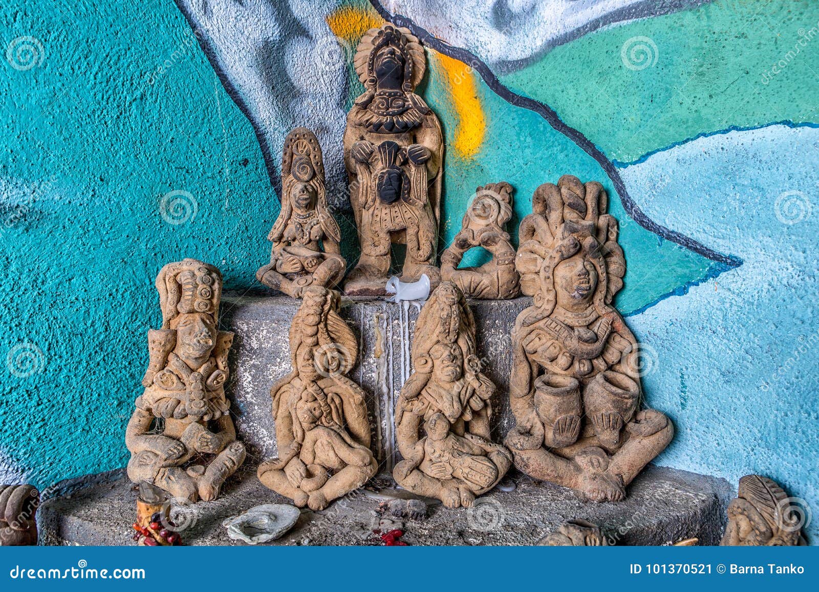 maya-statue-closeup-guatemala-february-san-pedro-la-laguna-guatemala-illustrative-editorial-closeup-antique-statues-101370521.jpg