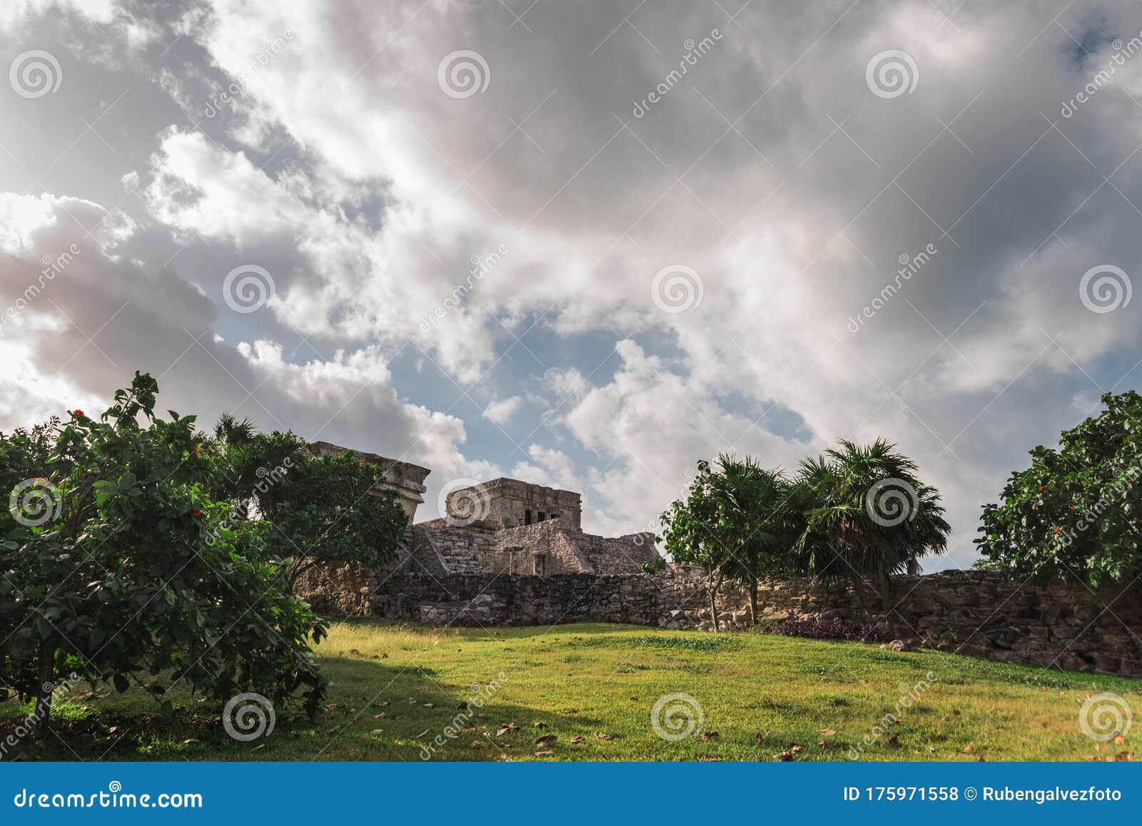 mayan temple ruins tulum