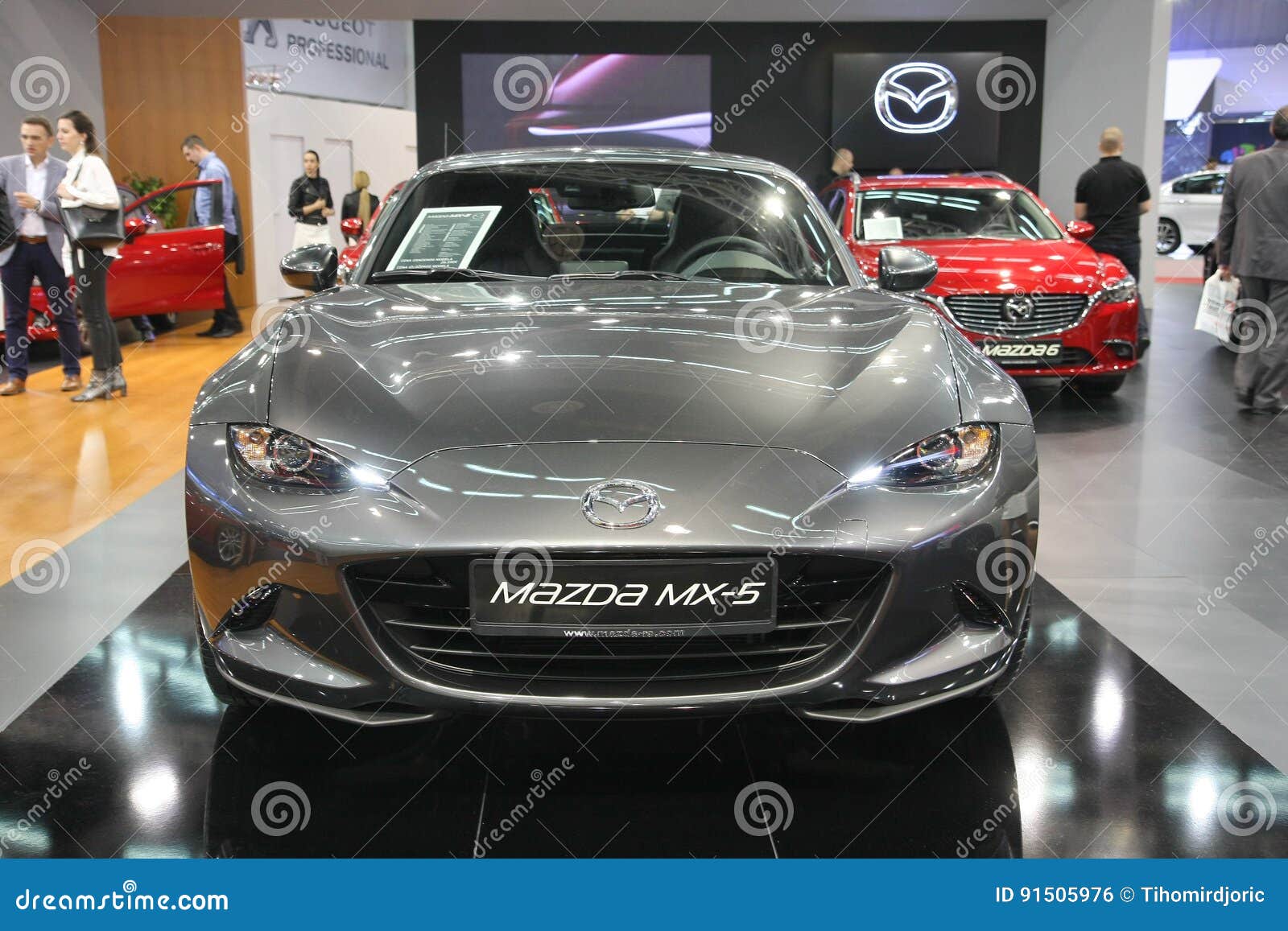 Mazda an BelgradCar Show redaktionelles foto. Bild von markt 91505976
