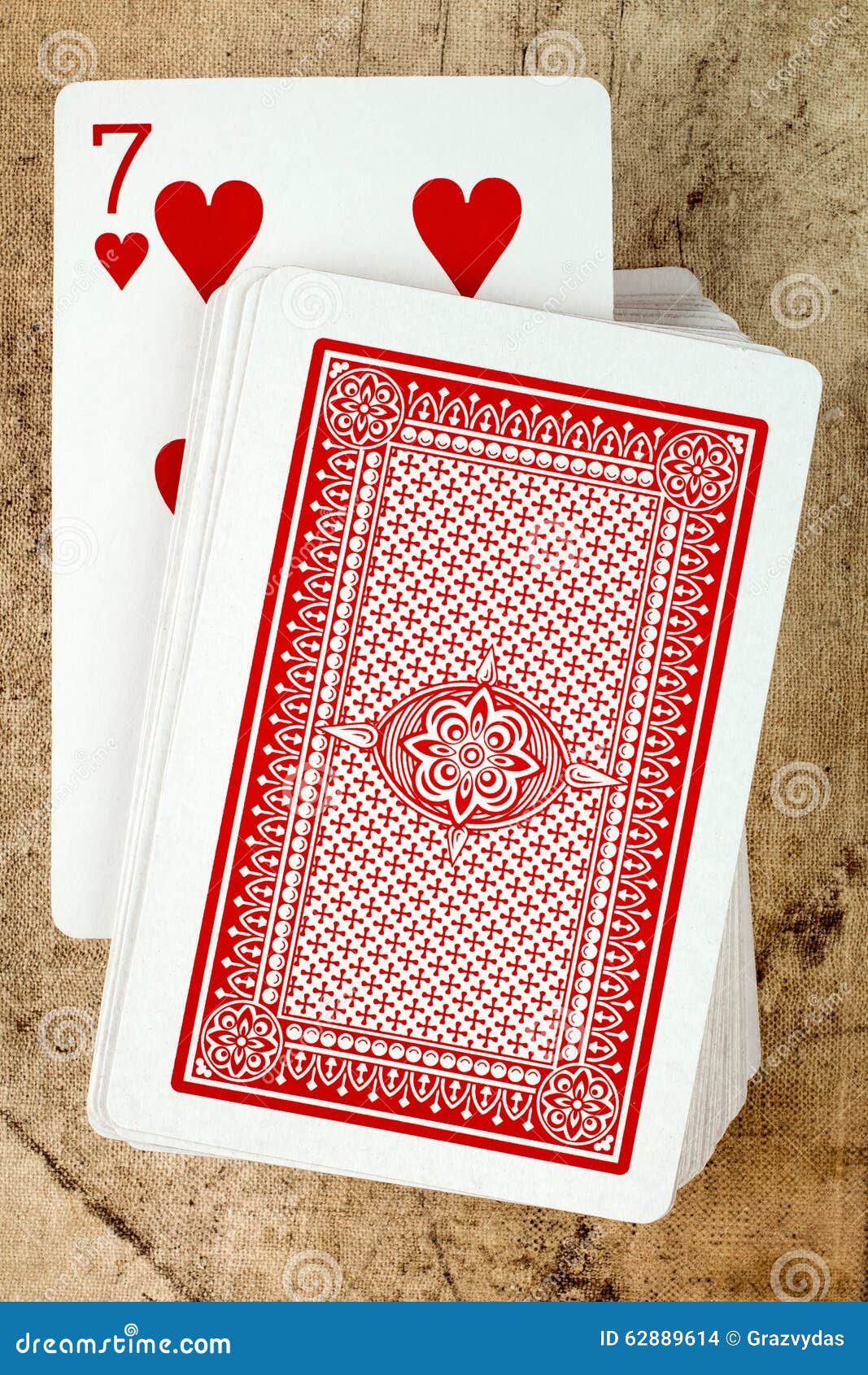 7 Di Cuori Significato In Amore Mazzo Di Carte Con Sette Dei Cuori Fotografia Stock - Immagine di