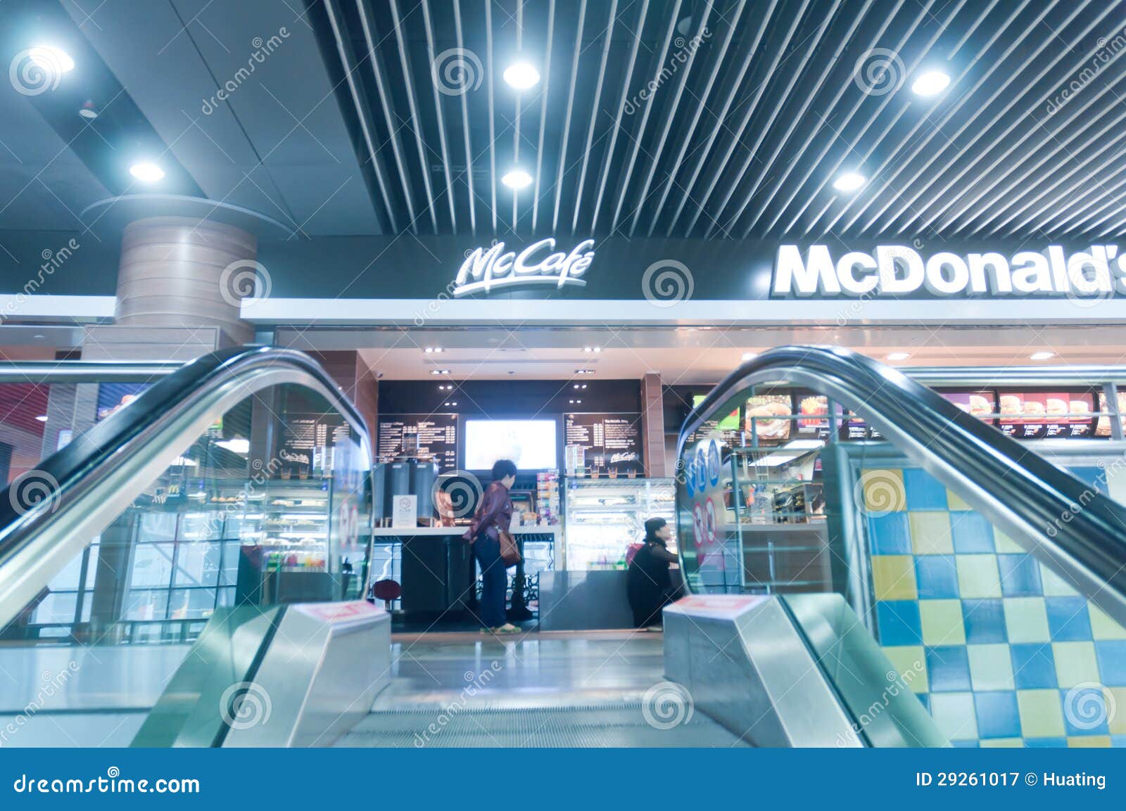 McDonald's all'aeroporto fotografia editoriale. Immagine di cina 29261017