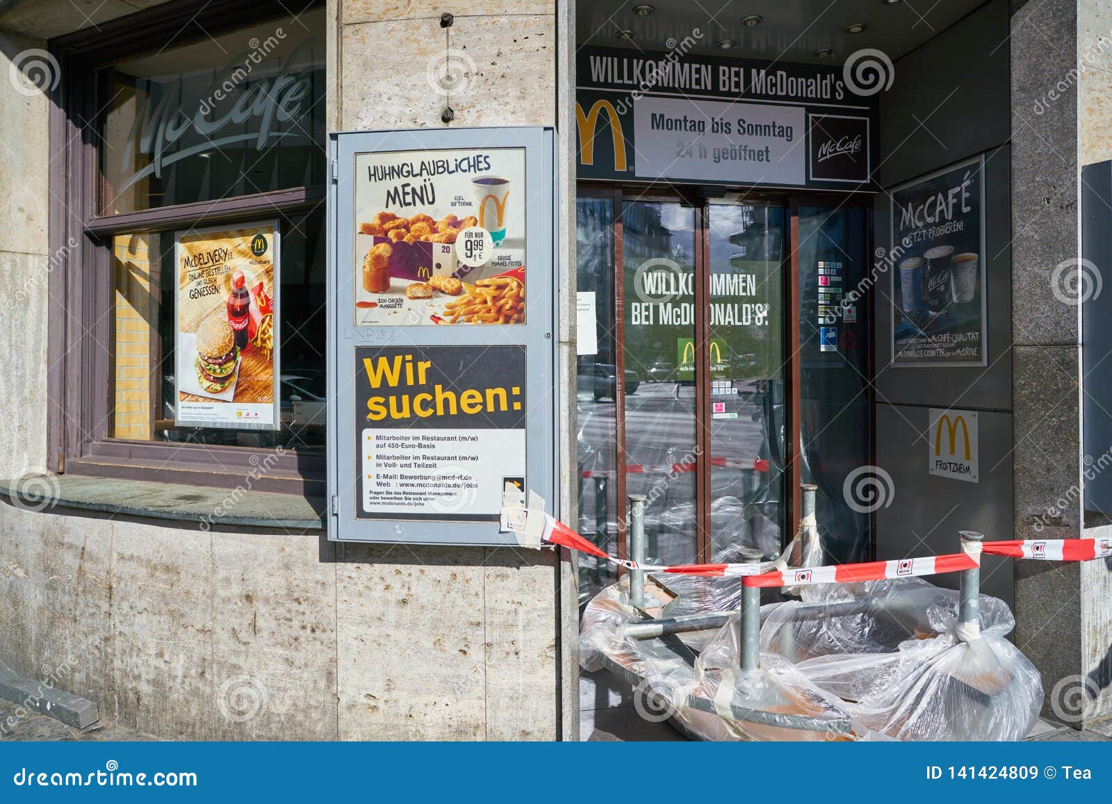 Mcdonald S Restaurant Editorial Stock Image Image Of Mcdonalds