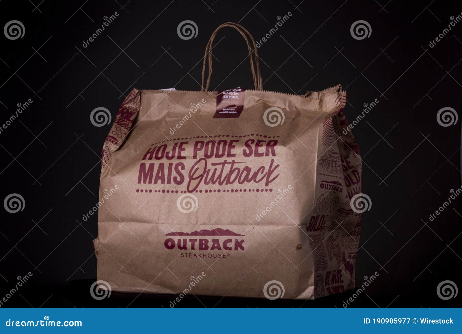 Meal delivery paper bag editorial photography. Image of dining - 190905977