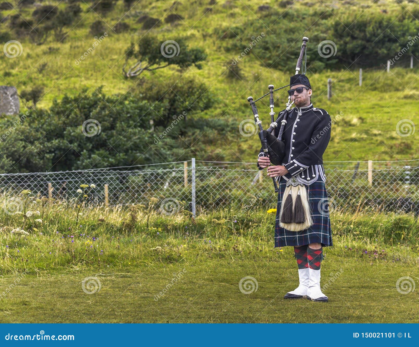 MEALTFALLS, SCOTLAND / UNITED KINDOM - AUGUST 19, 2016: Piper in ...