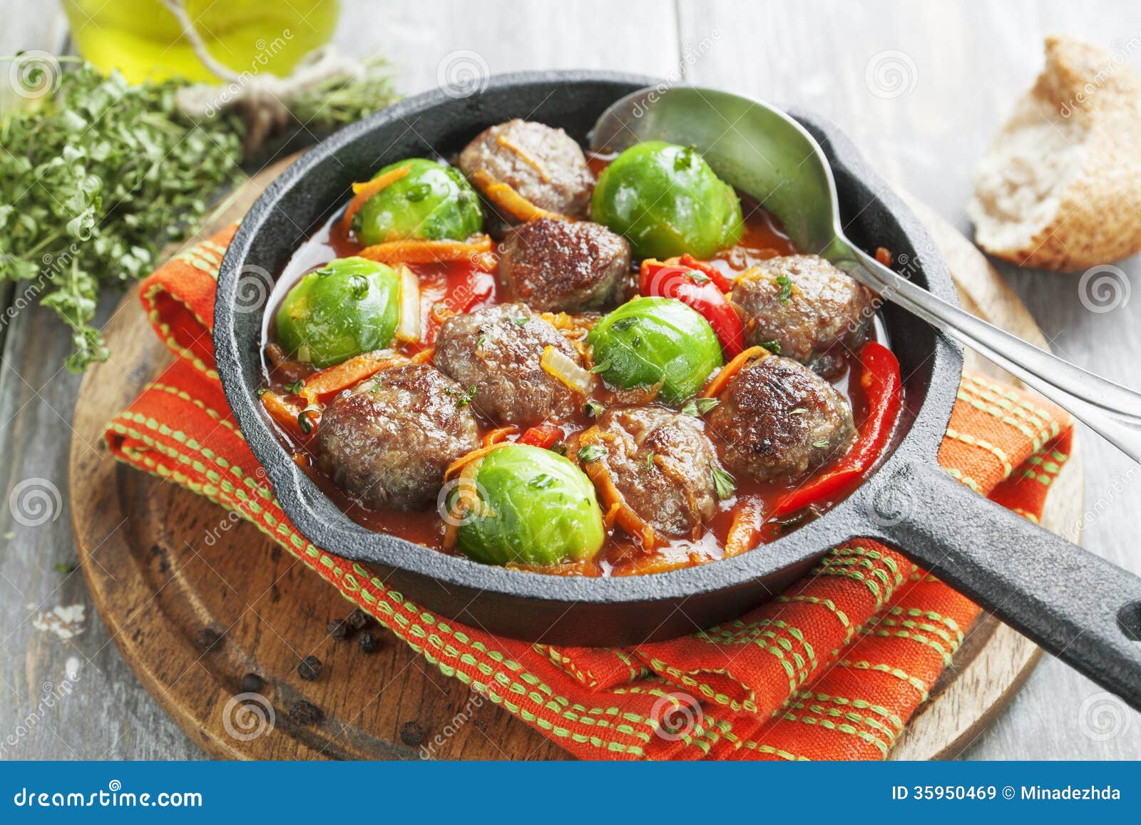 Фрикадельки с овощами