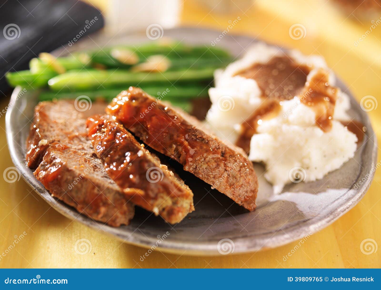 meatloaf with greenbeans and mashed potatoes
