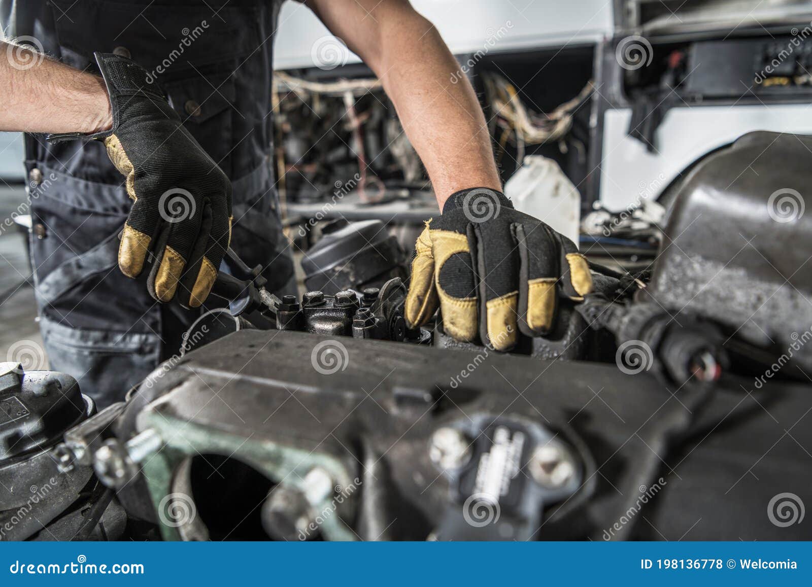 mechanic repair semi truck diesel engine