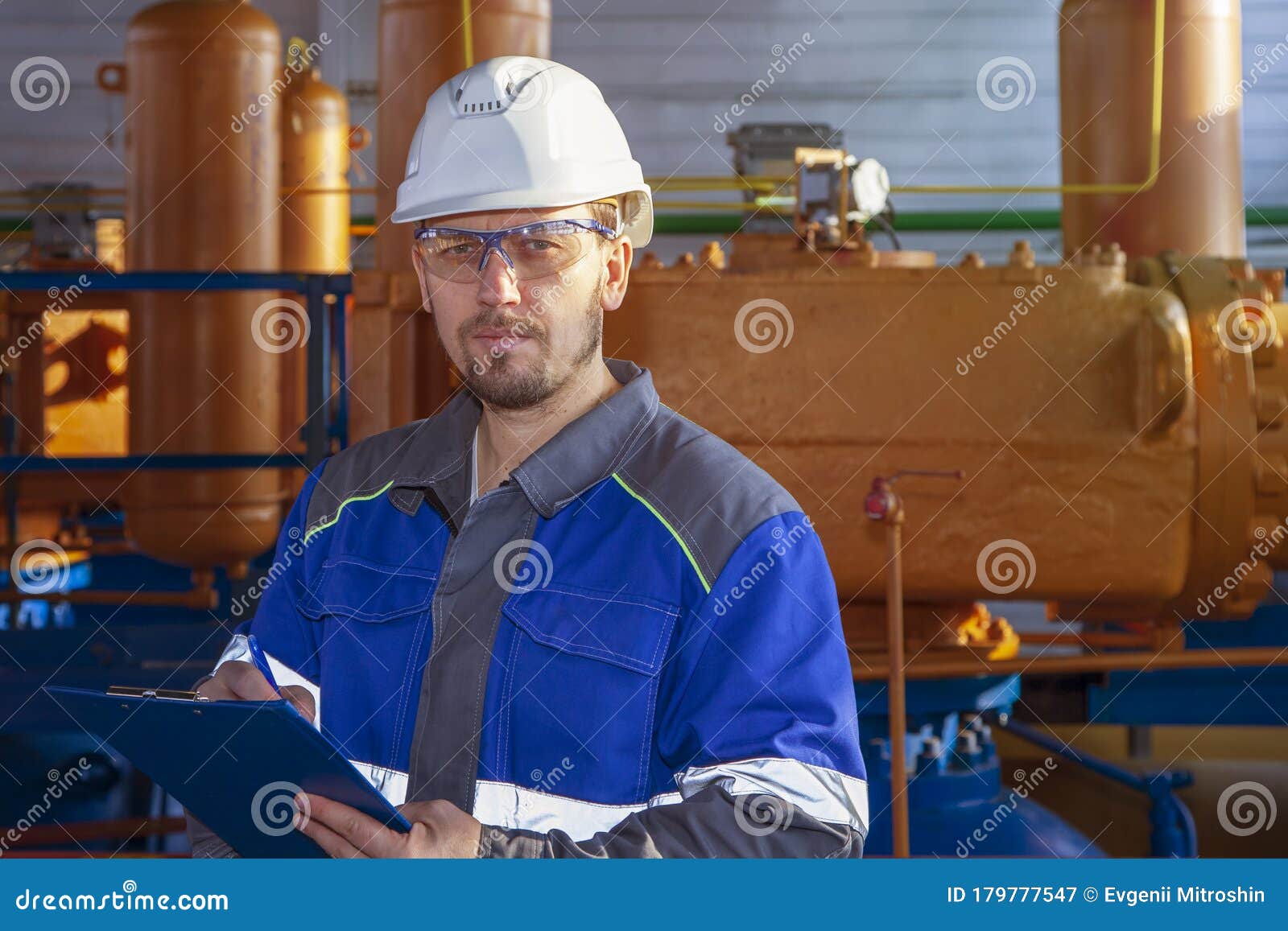 The Mechanic The Repairman Operator Production Gas Oil Gas Industry Gas Conditioning Equipment And Valve Armature Stock Image Image Of Hardhat Exploration 179777547