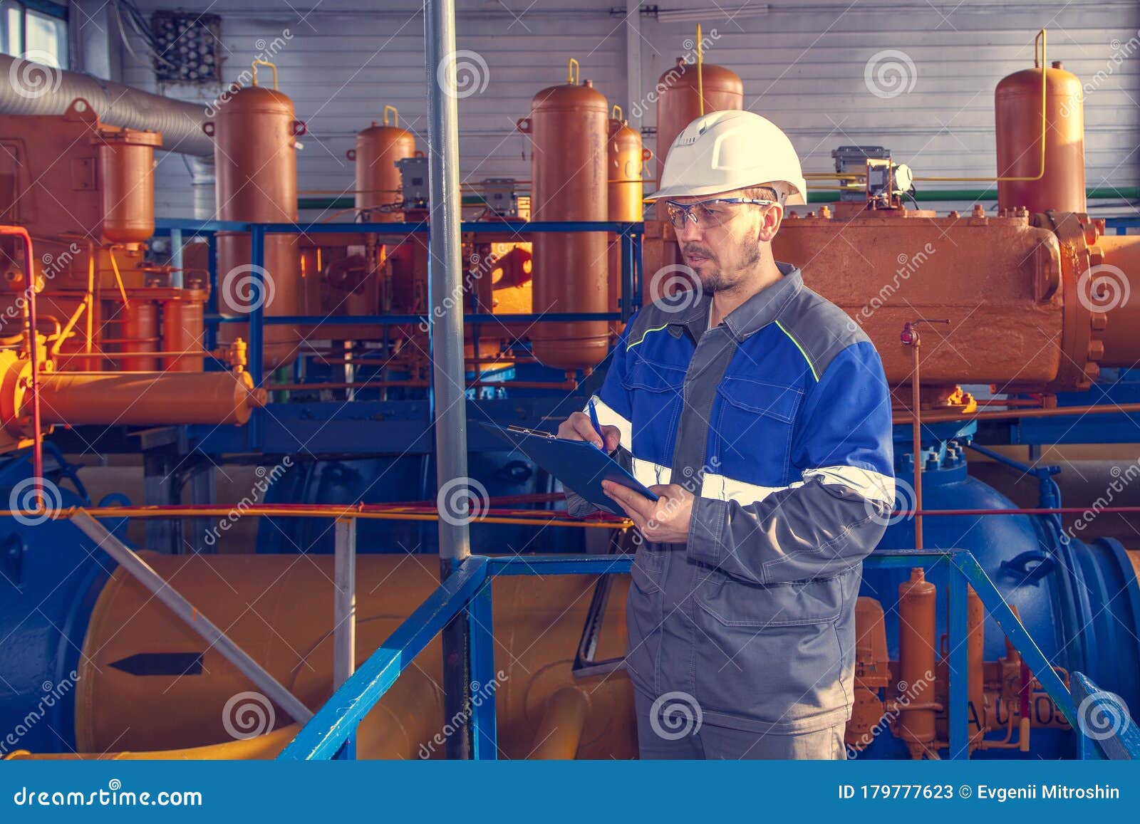 The Mechanic The Repairman Operator Production Gas Oil Gas Industry Gas Conditioning Equipment And Valve Armature Stock Image Image Of Pipe Fossil 179777623