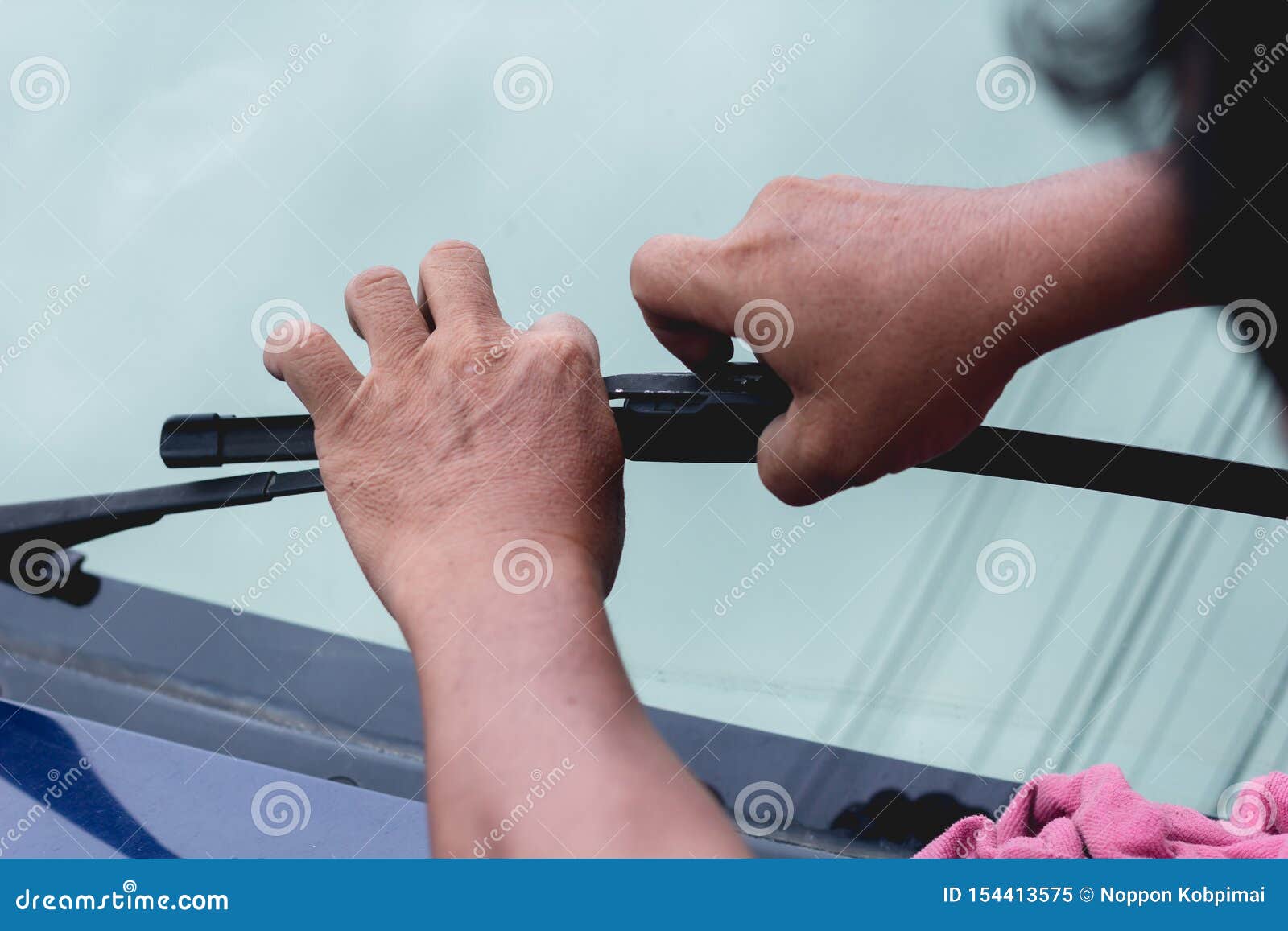 mechanic replace windshield wipers on car. replacing wiper blades