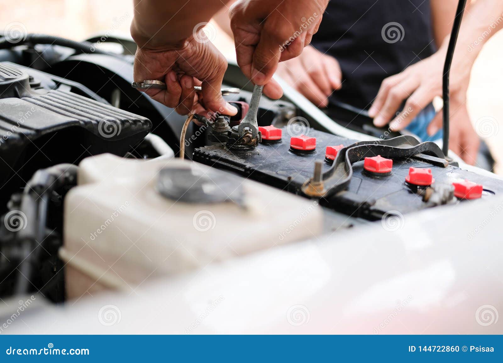 Mechanic Use Jumper Cables To Charge Dead Car Battery ...