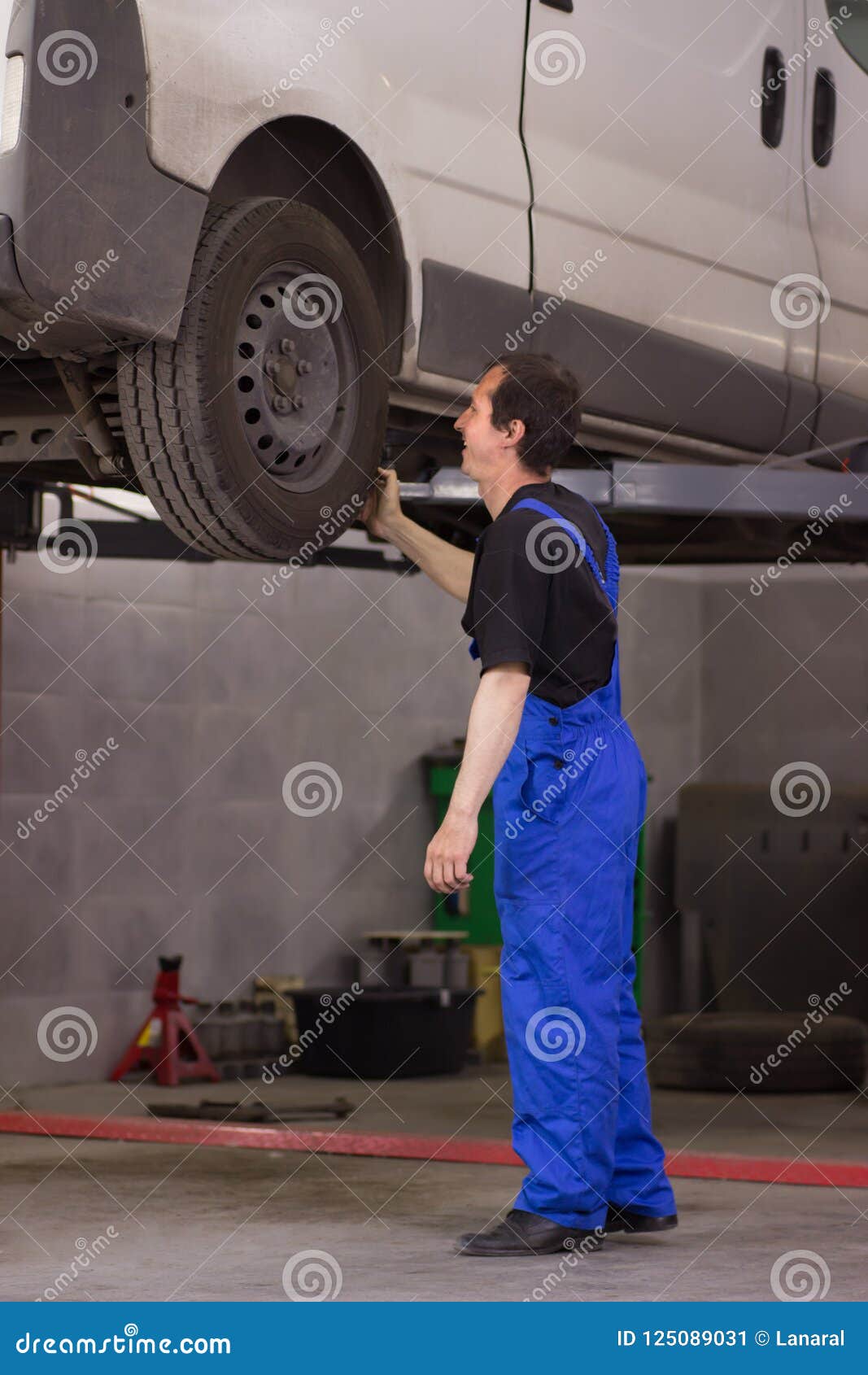 mechanic uses jackscrew