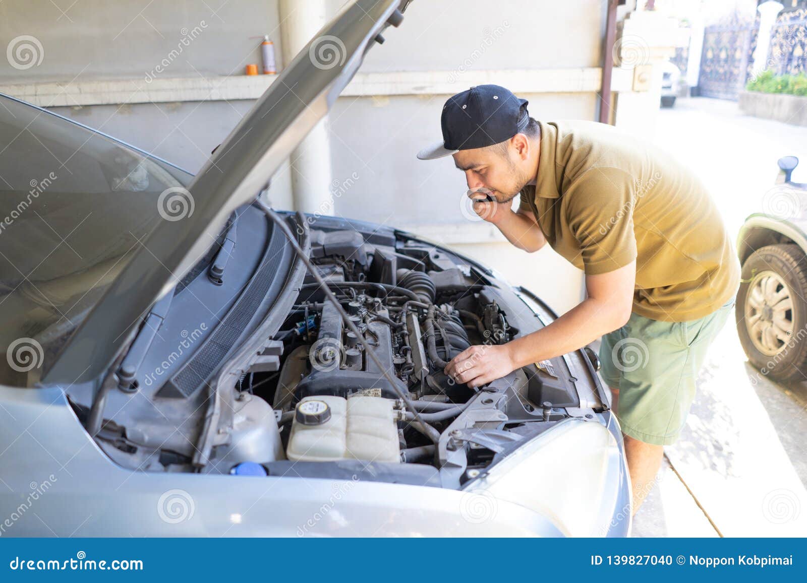 Mechanical Fixing Car At Home. Repairing Service Advice By Mobile Phone