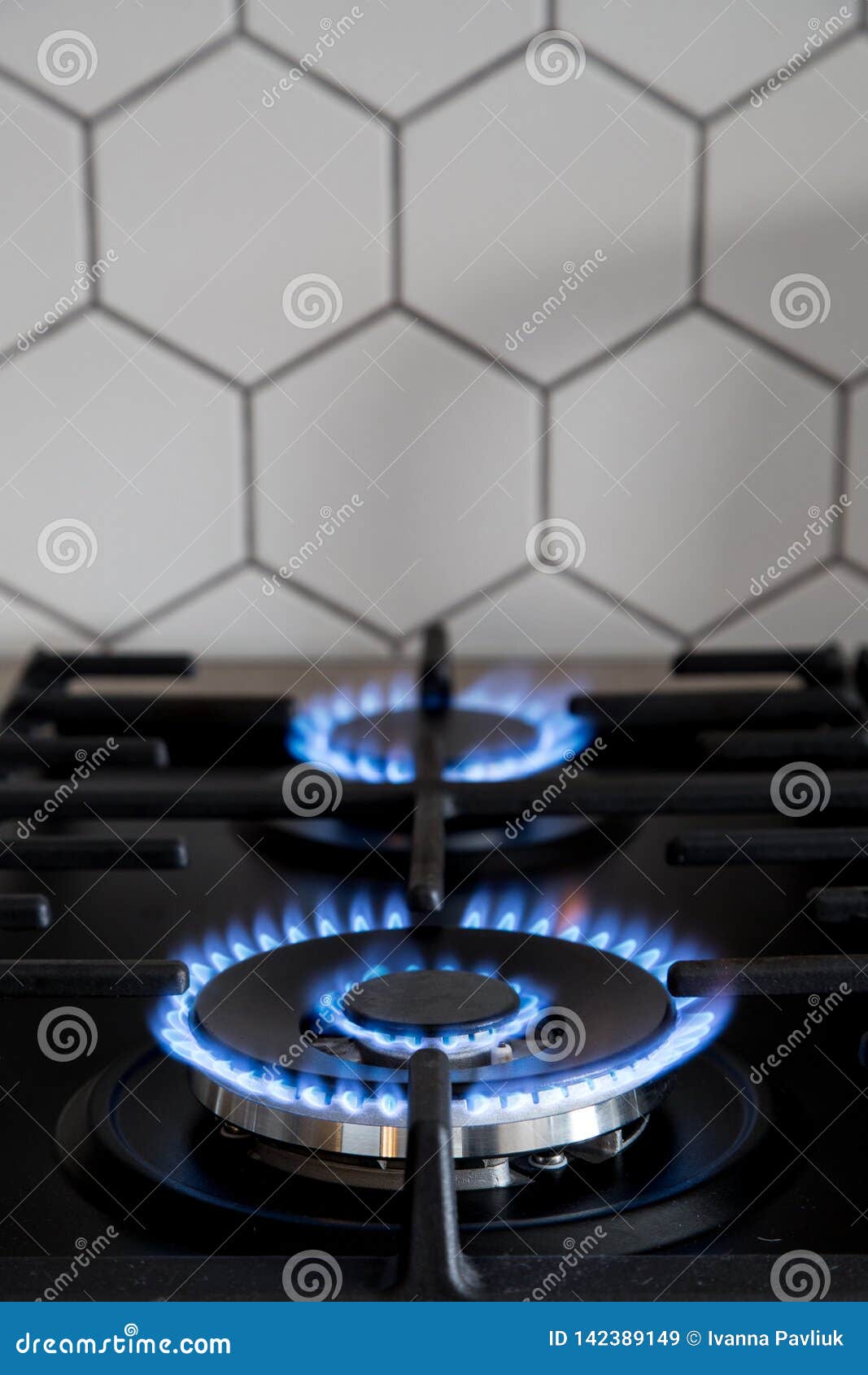 Mechero De Gas En Estufa De Cocina Moderna Negra Cocina De Gas De La Cocina  Con El Gas Ardiente Del Propano Del Fuego Imagen de archivo - Imagen de  moderno, calor: 142389149
