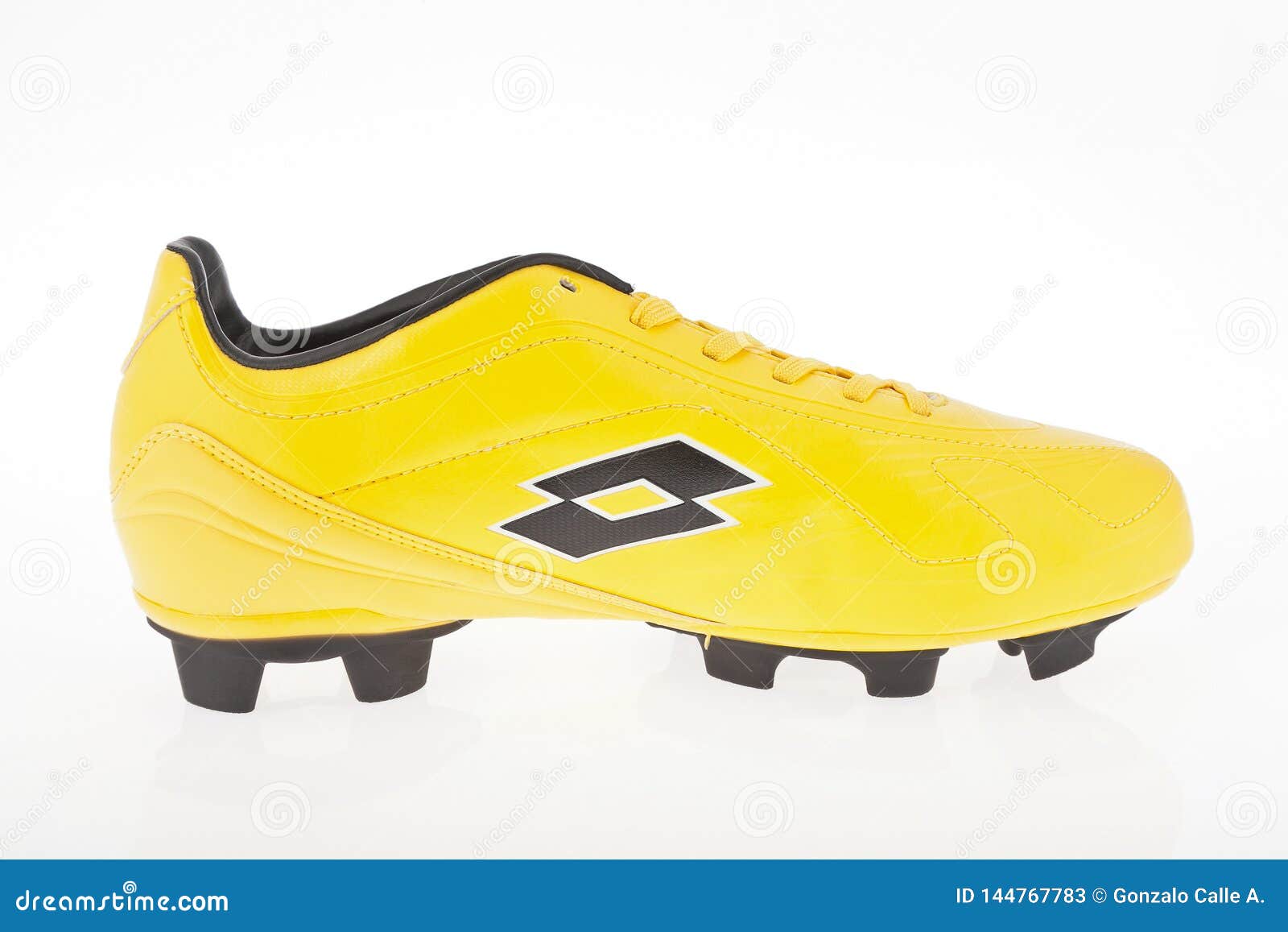 lotto soccer shoes