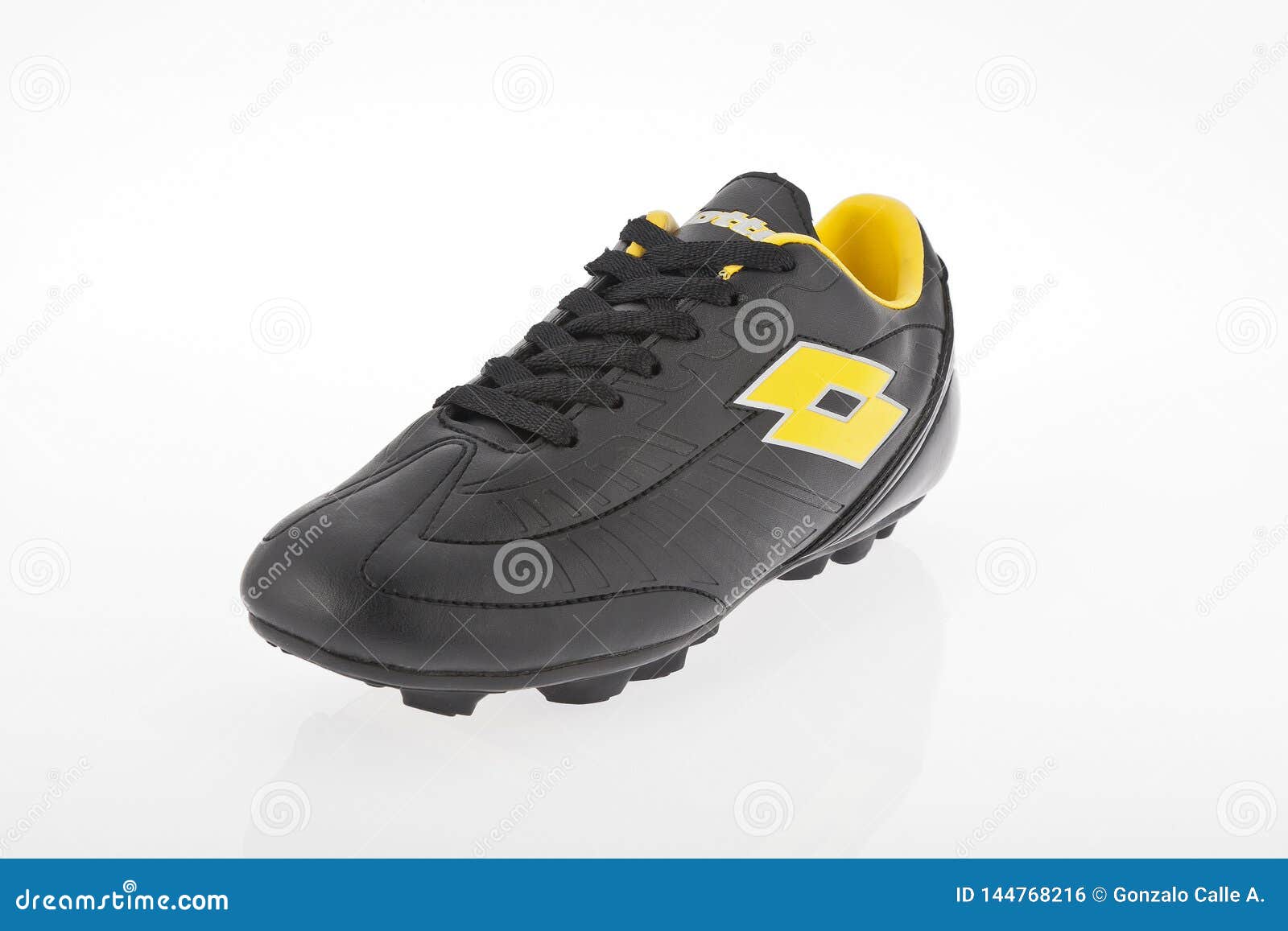 lotto soccer shoes