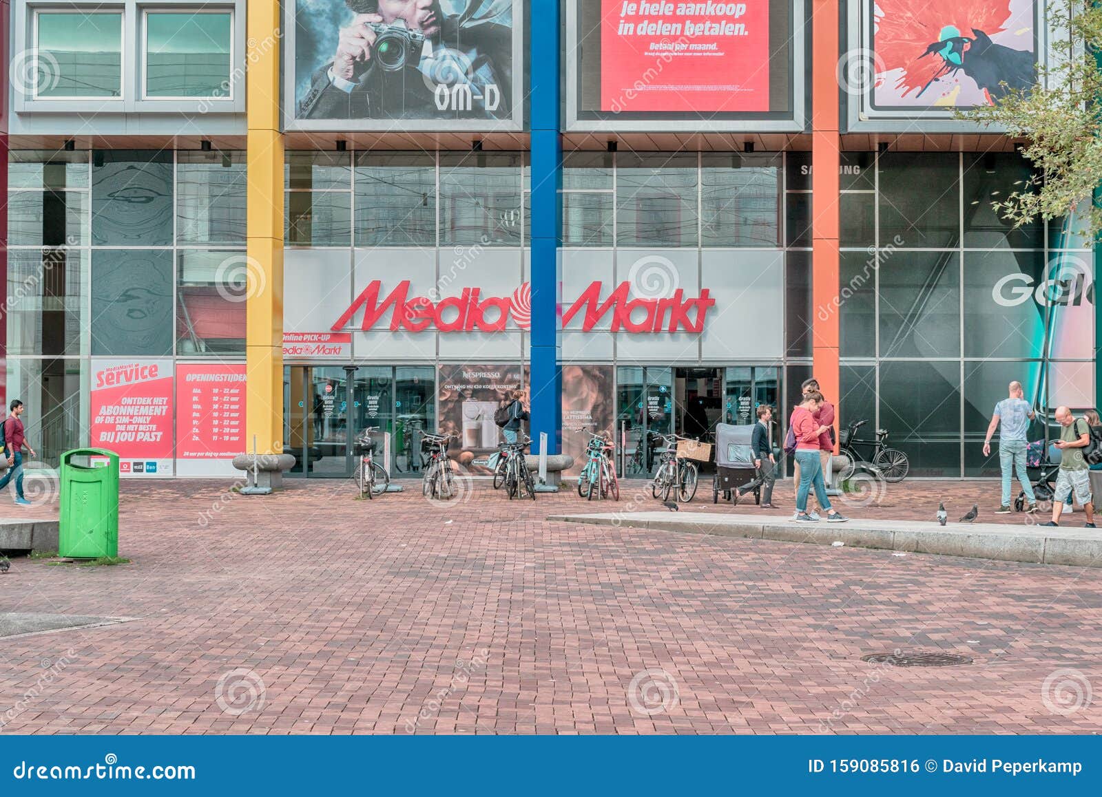 AMSTERDAM, NETHERLANDS - JULY 8, 2017: People walk by Media Markt store in  Amsterdam. Media Markt is the largest consumer electronics store chain in E  Stock Photo - Alamy