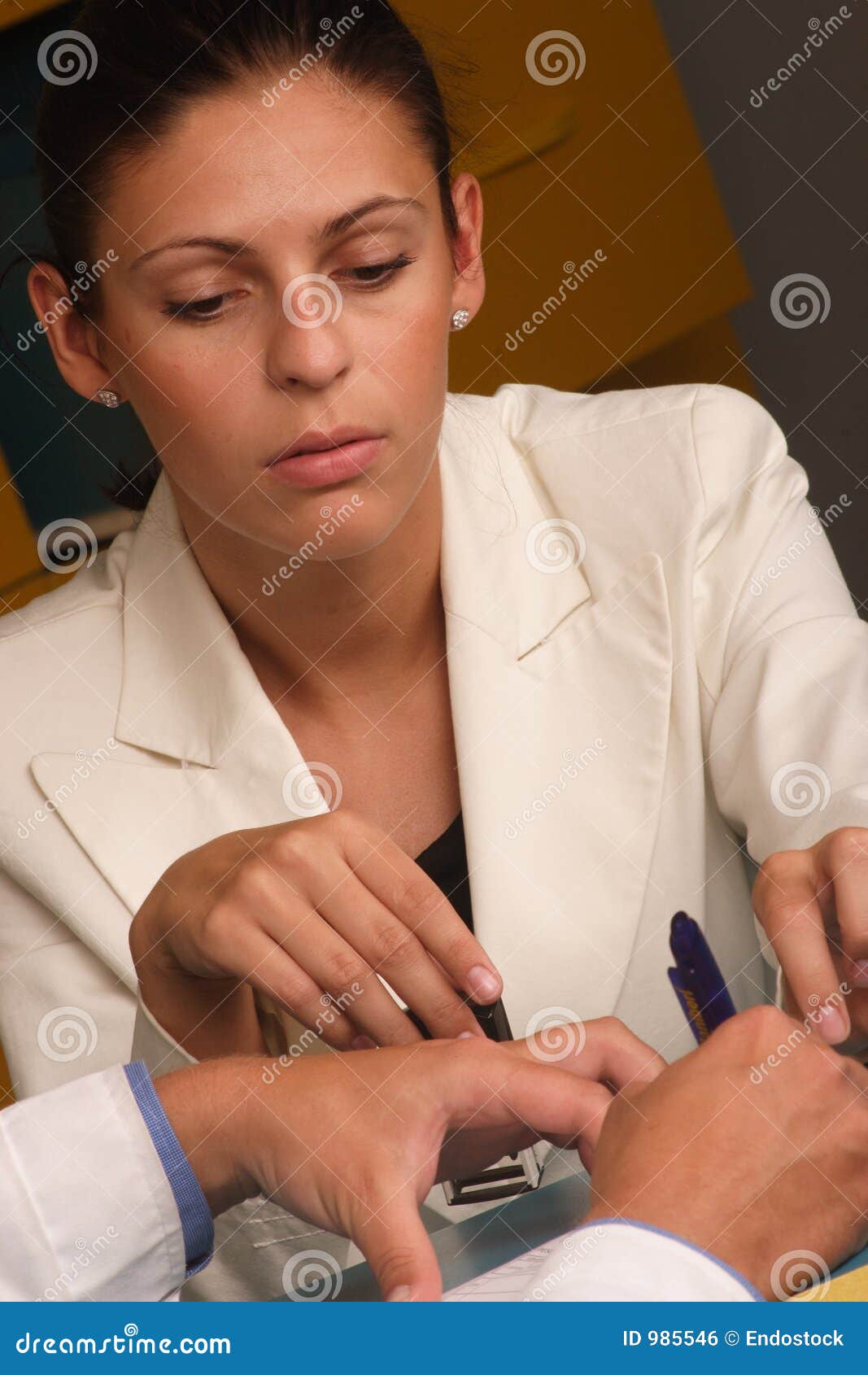 medical secretary doctor working together 985546