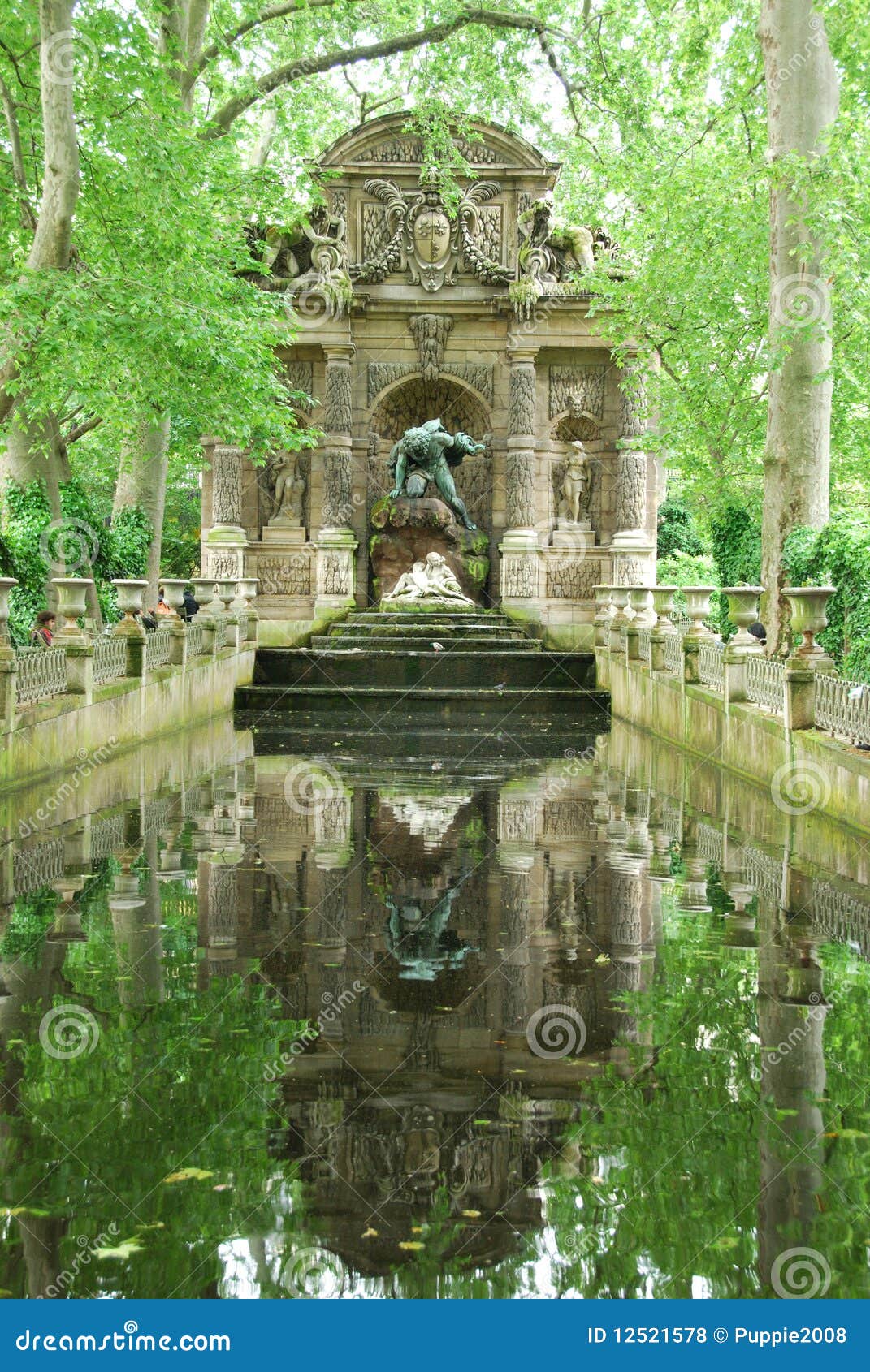 medici fountain-luxembourg garden