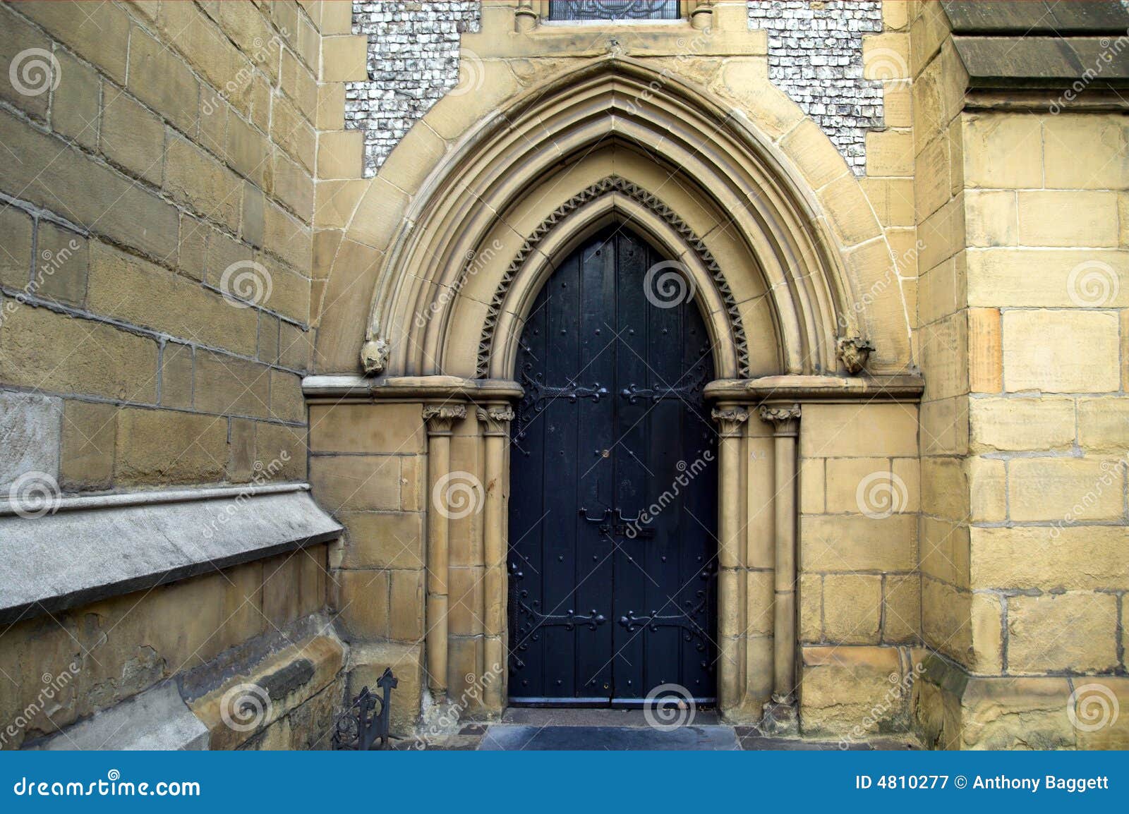 medieval arched doorway southwark cathedral