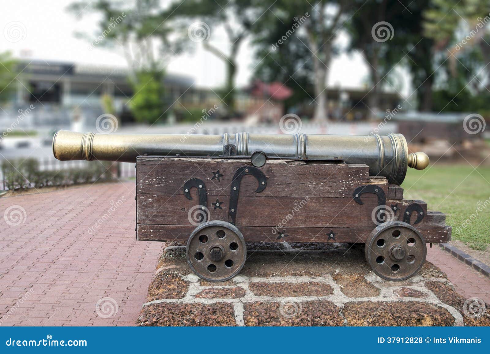 Medieval brass cannon stock photo. Image of historical 37912828