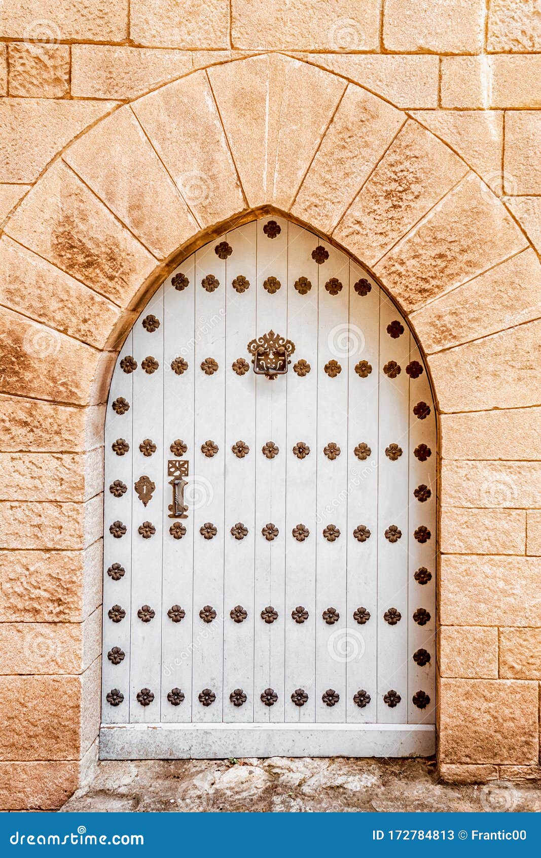 Medieval Castle Door Stock Photos - Download 18,595 Royalty Free Photos