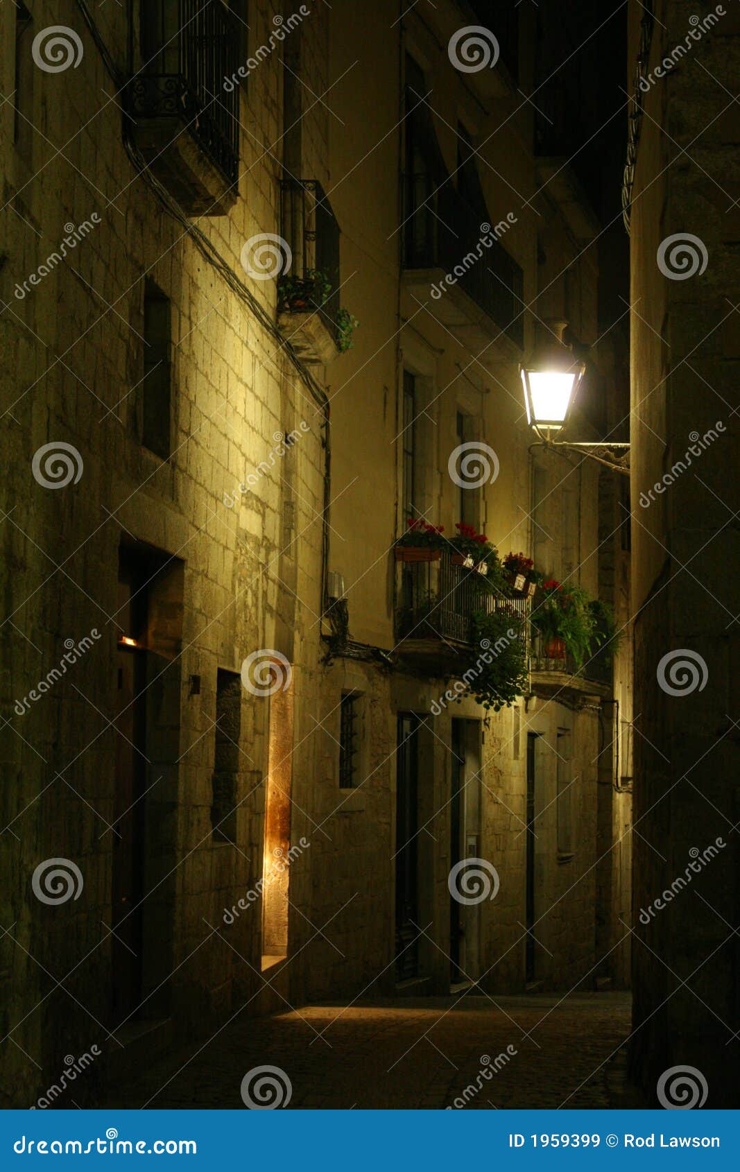 medieval girona by night 2