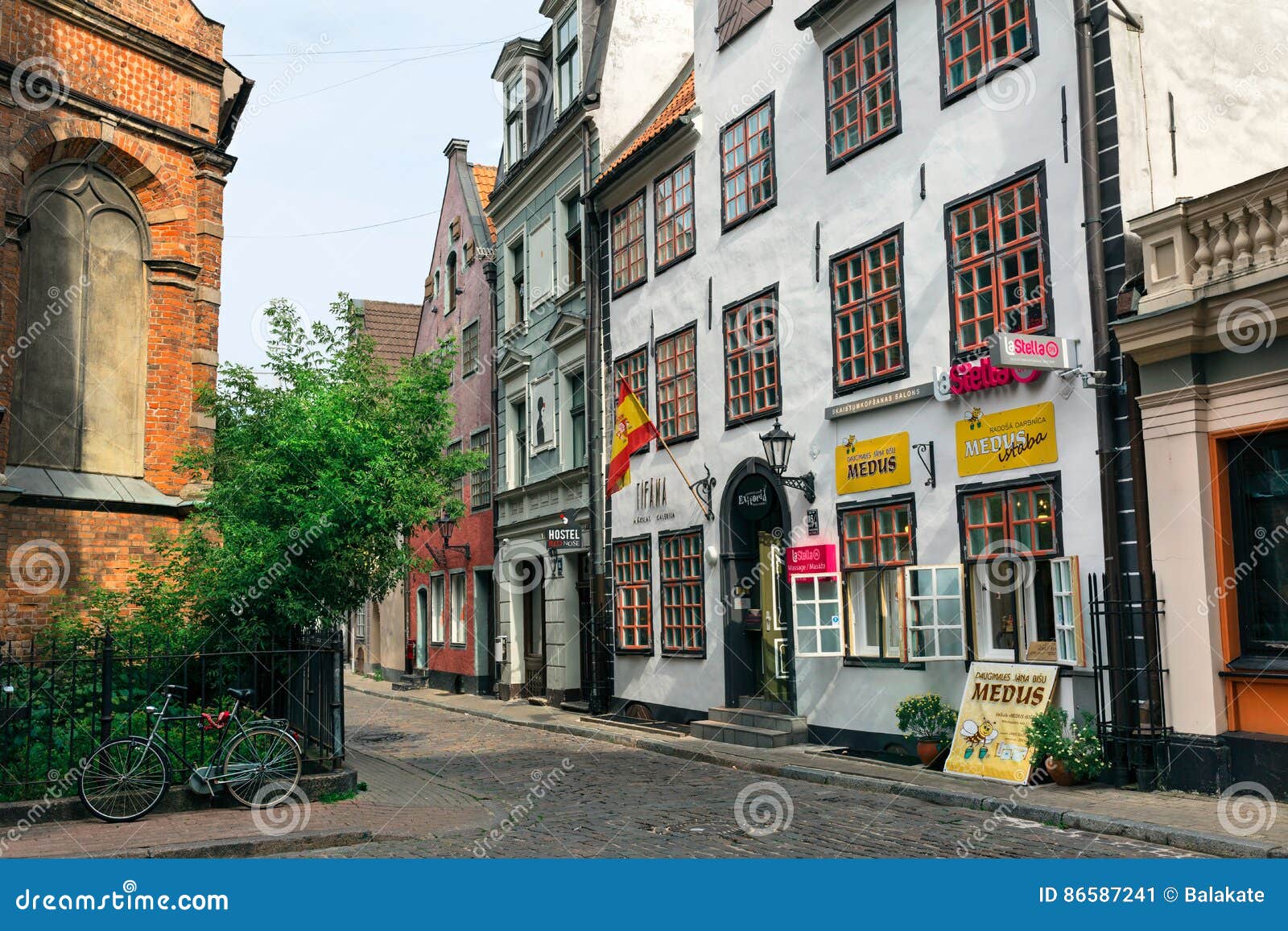 spise publikum Highland Medieval Houses on Jana Street in Summer. Old Riga, Latvia. Editorial Photo  - Image of europe, home: 86587241