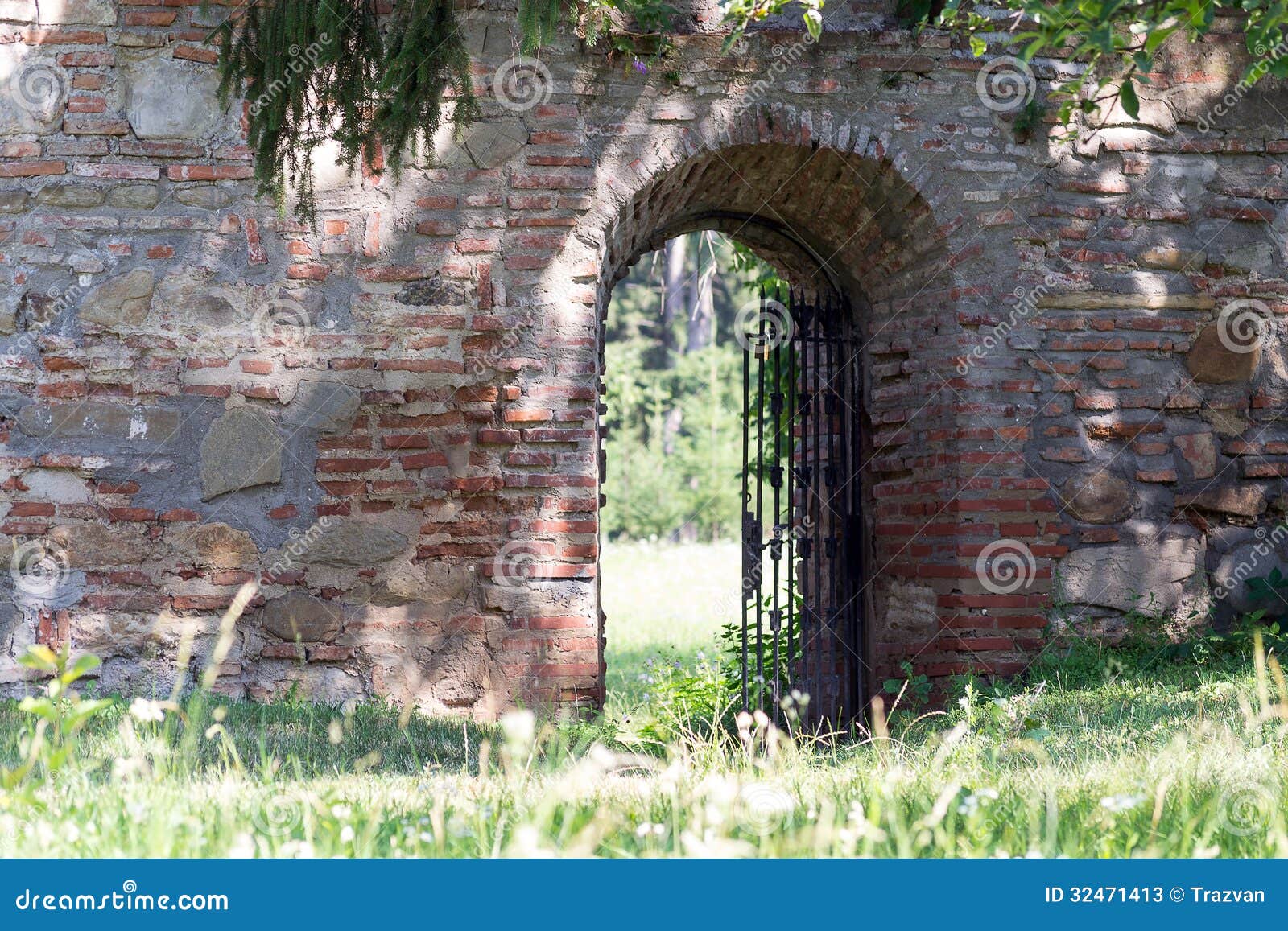 Medieval Monastery Garden Gate Stock Photos - Image: 32471413