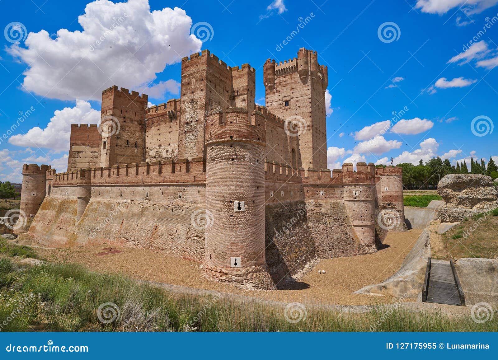 medina del campo village in spain mota castle