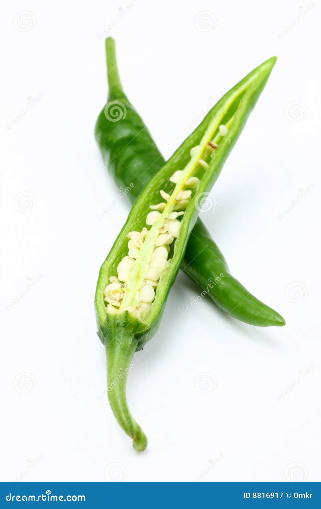 Medios Chiles Del Verde Del Corte Imagen de archivo Imagen de chiles